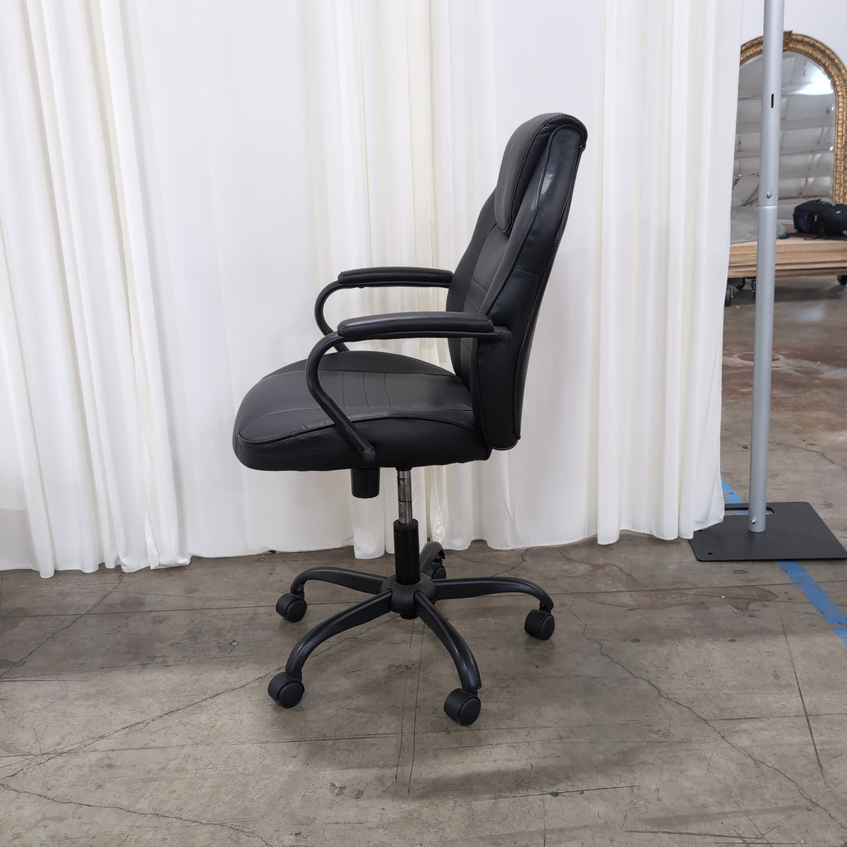 Black Faux Leather Swivel Office Chair with Padded Arms