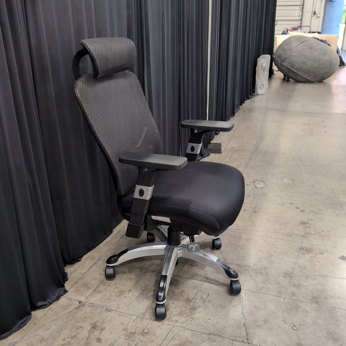 Black Mesh Back Office Chair with Headrest