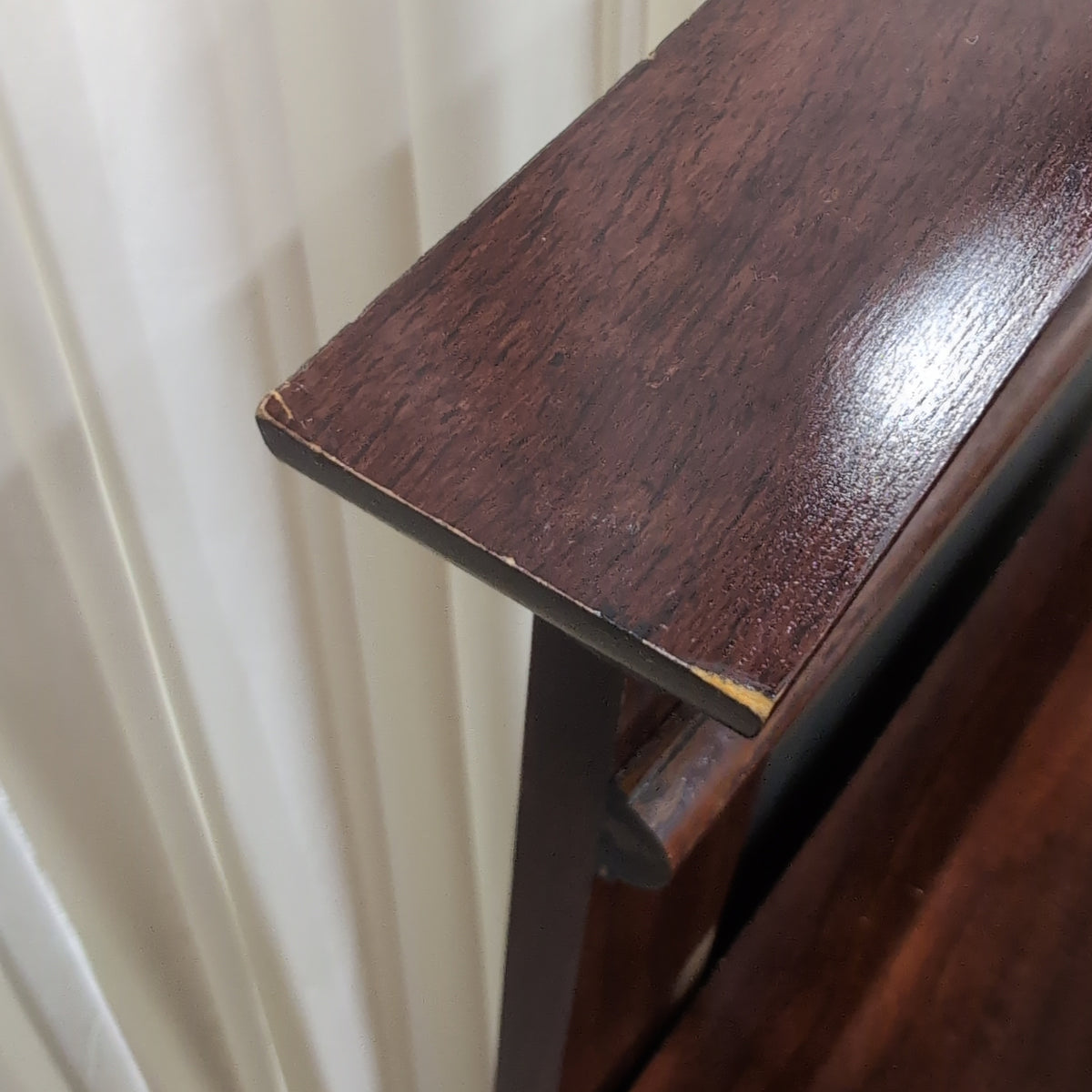 Traditional Dark Wood Nine-Drawer Dresser with Mirror