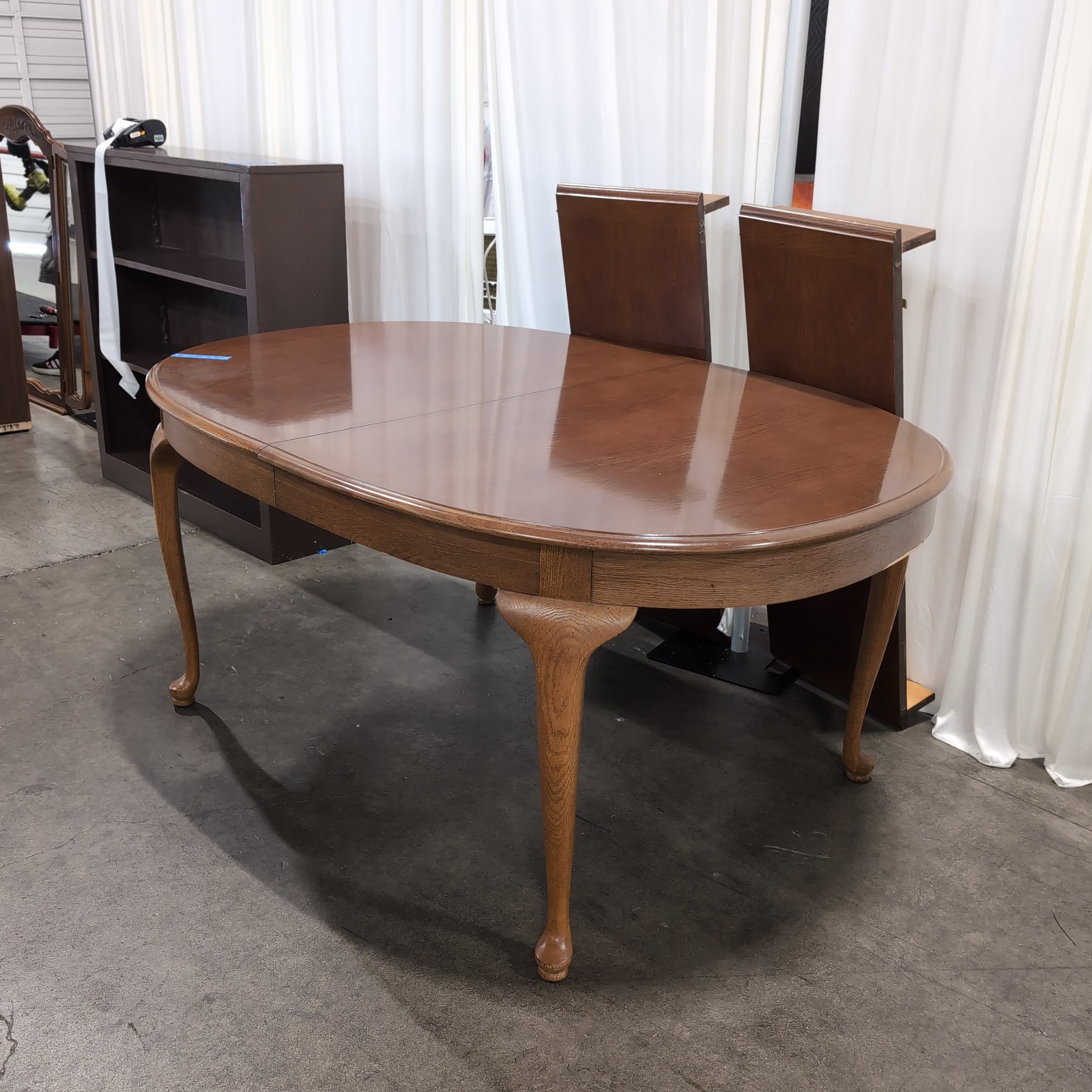 Traditional Oval Drop Leaf Dining Table in Wood