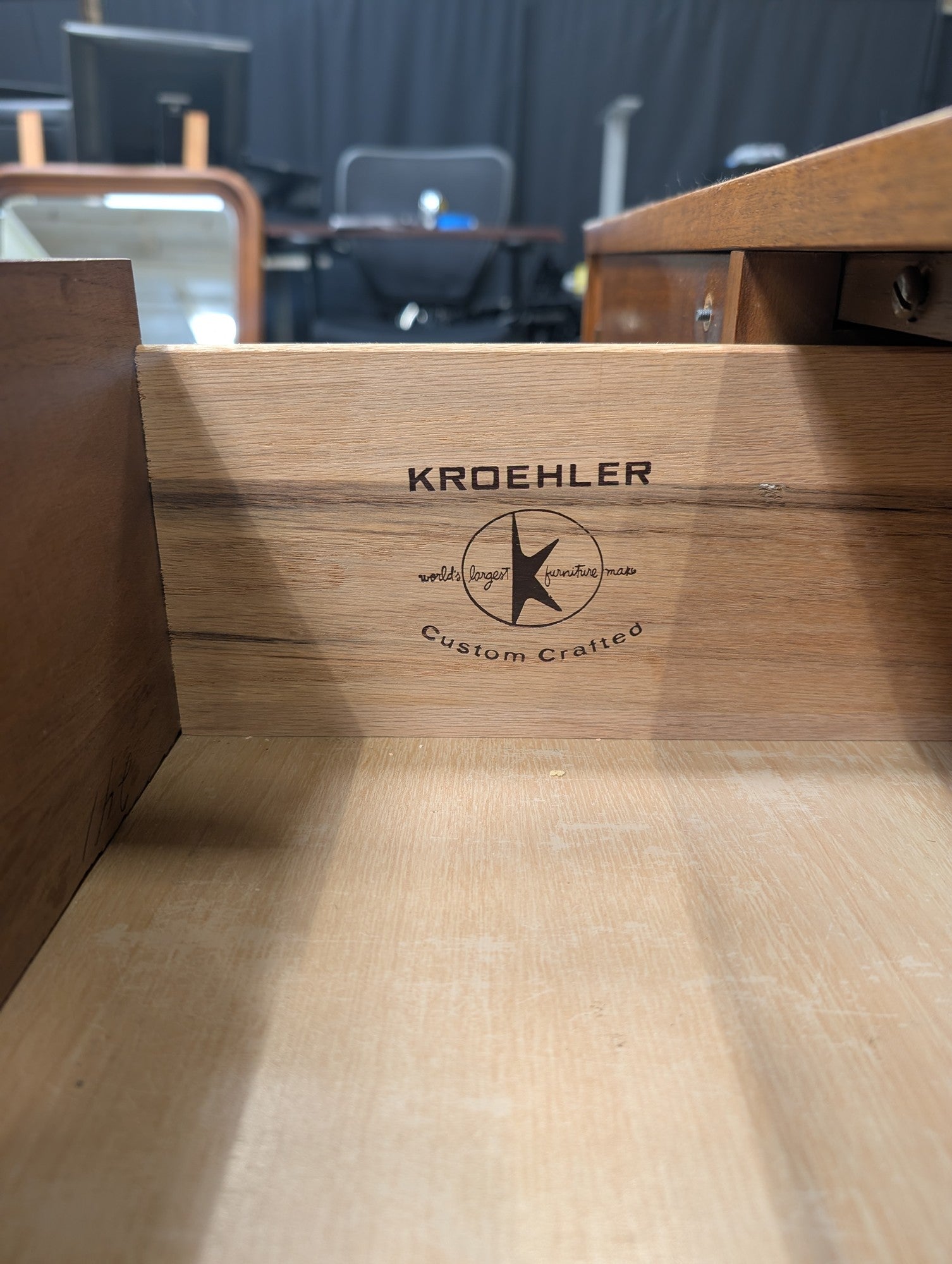 Kroehler Mid-Century Walnut Dresser with Tapered Legs