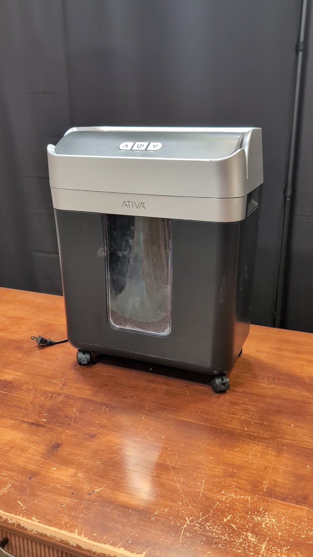 ATIVA Black and Silver Rolling Paper Shredder