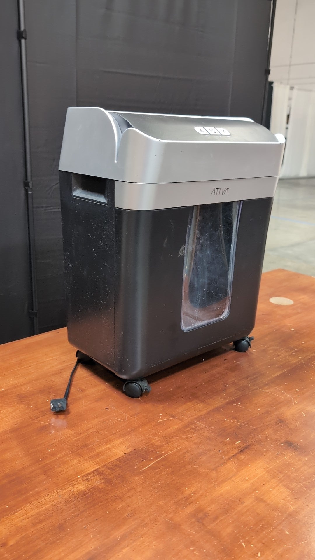 ATIVA Black and Silver Rolling Paper Shredder