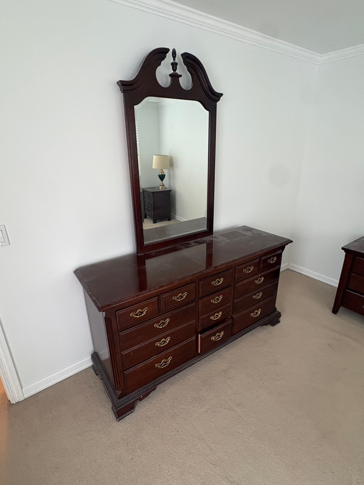 Classic Thomasville Hardwood 12-Drawer Dresser with Ornate Matching Mirror