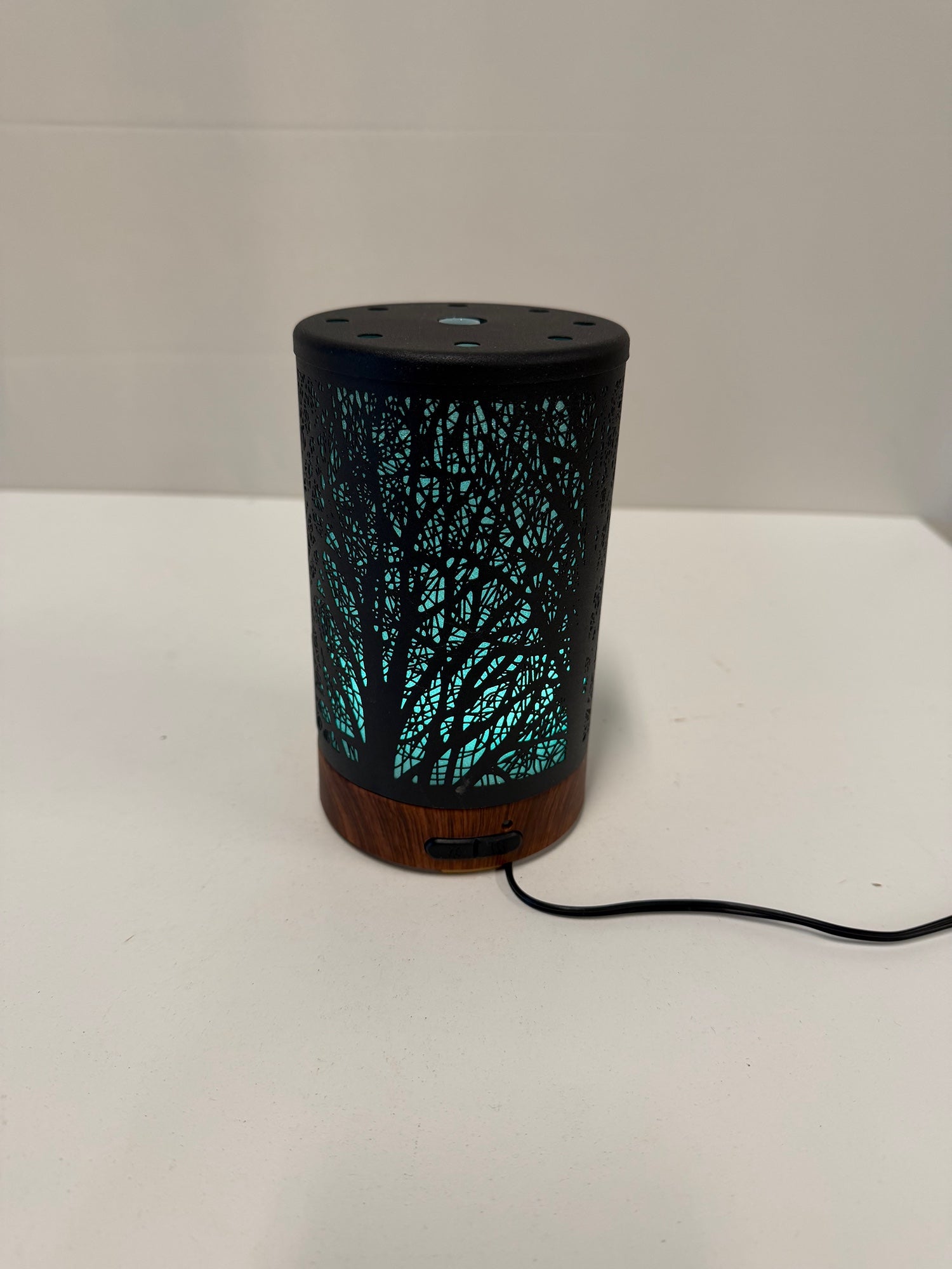 Black Metal Tree Design Ultrasonic Diffuser with Color-Changing Light