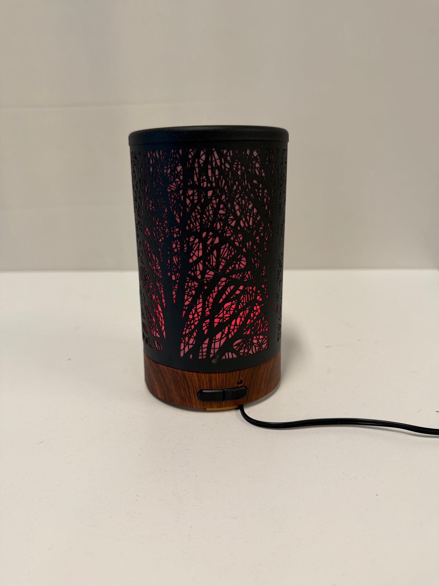 Black Metal Tree Design Ultrasonic Diffuser with Color-Changing Light