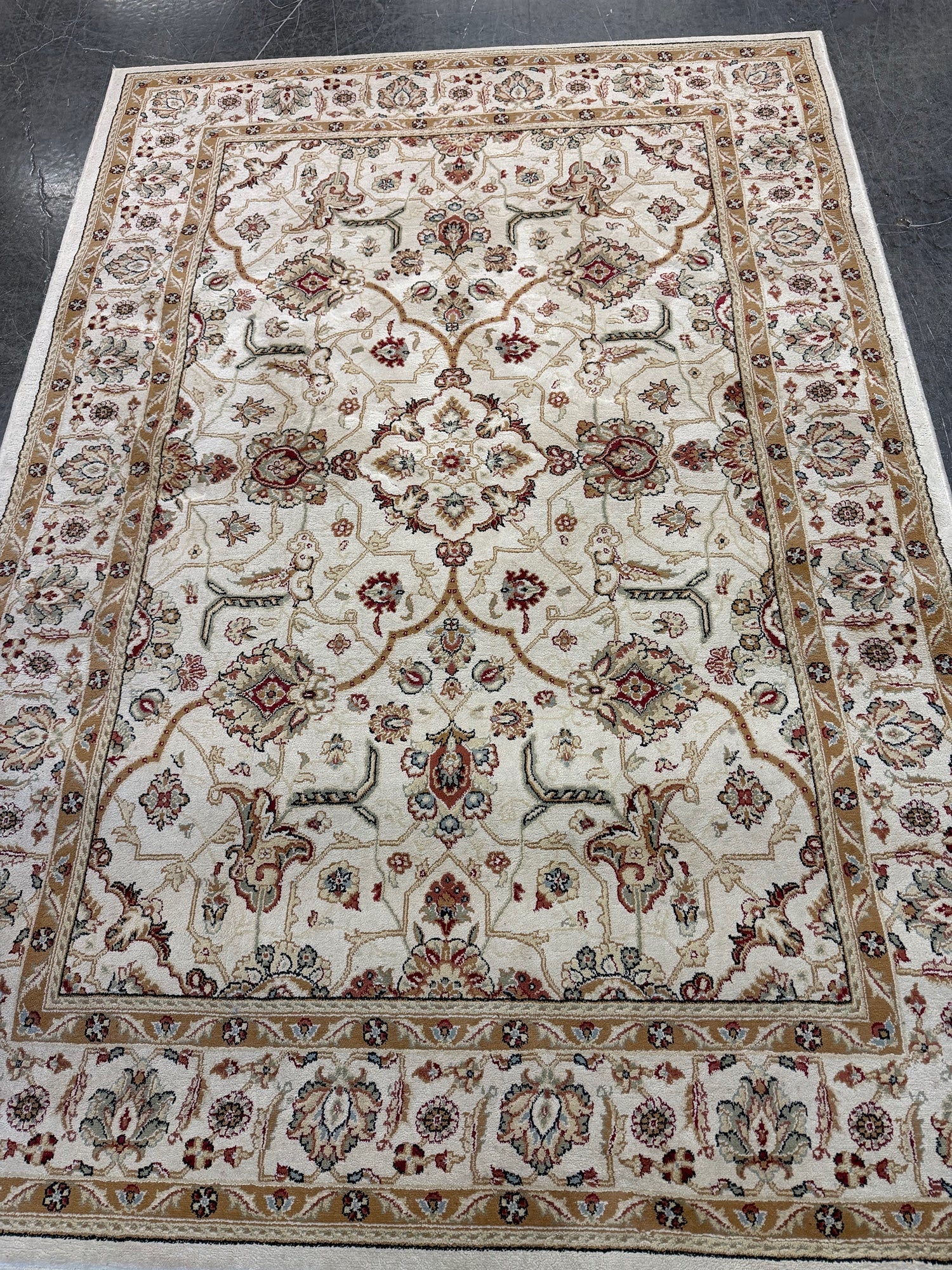 Safavieh Cream Traditional Ornate Area Rug with Medallion Pattern | Majesty Made in Turkey