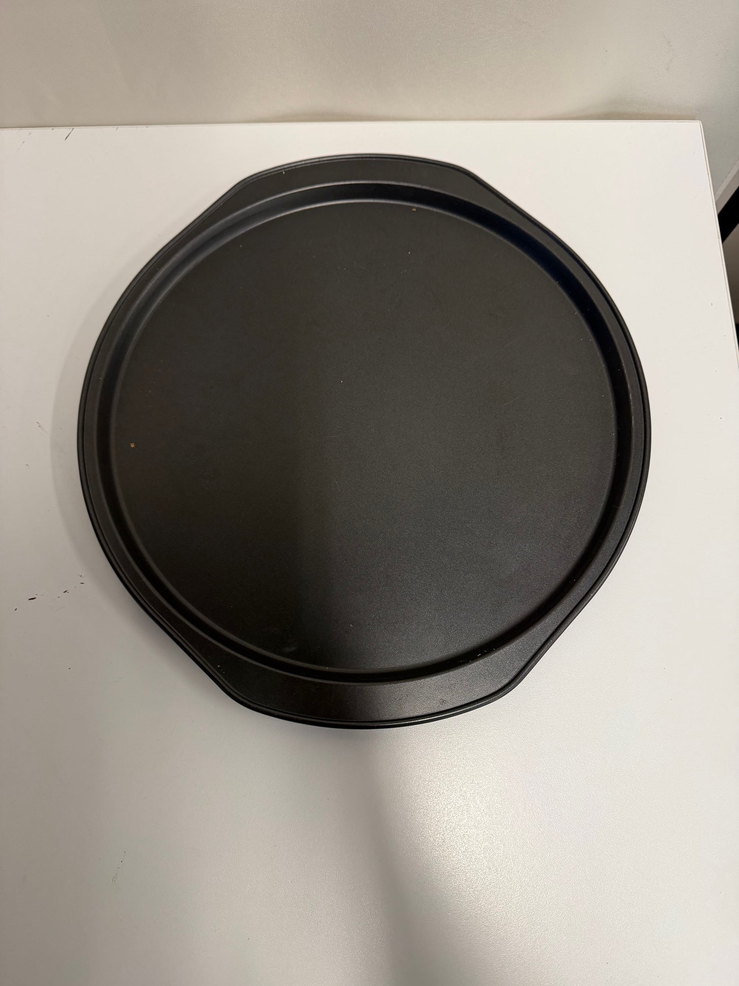 Versatile Round Non-Stick Baking Tray
