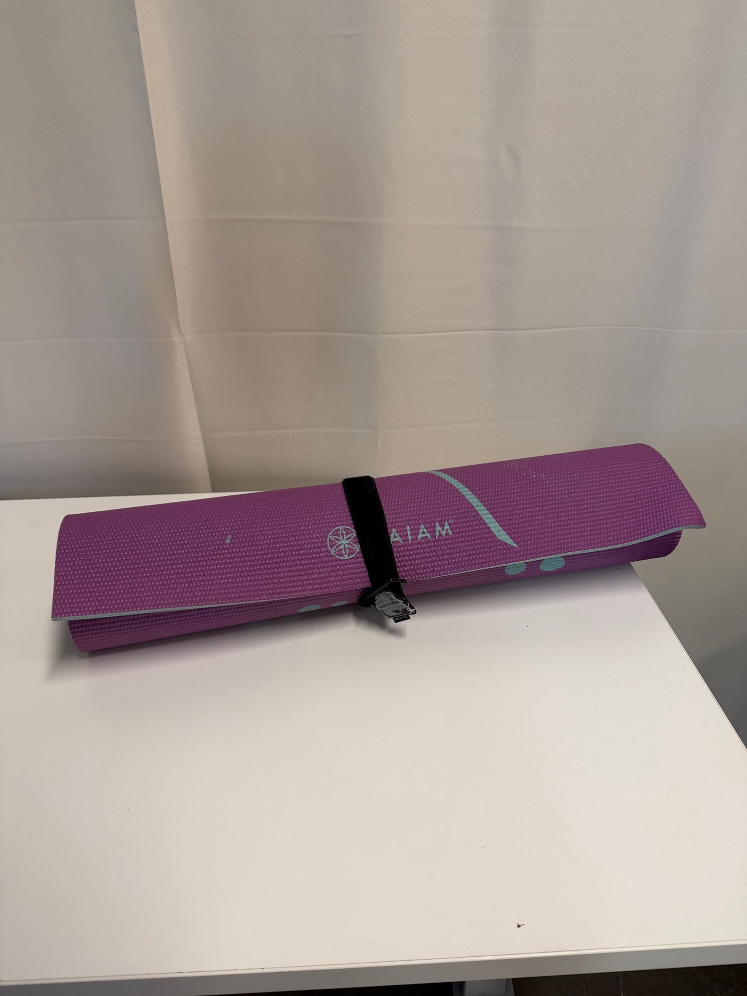 Vibrant GAIAM Premium 5 mm Yoga Mat with Botanical Design