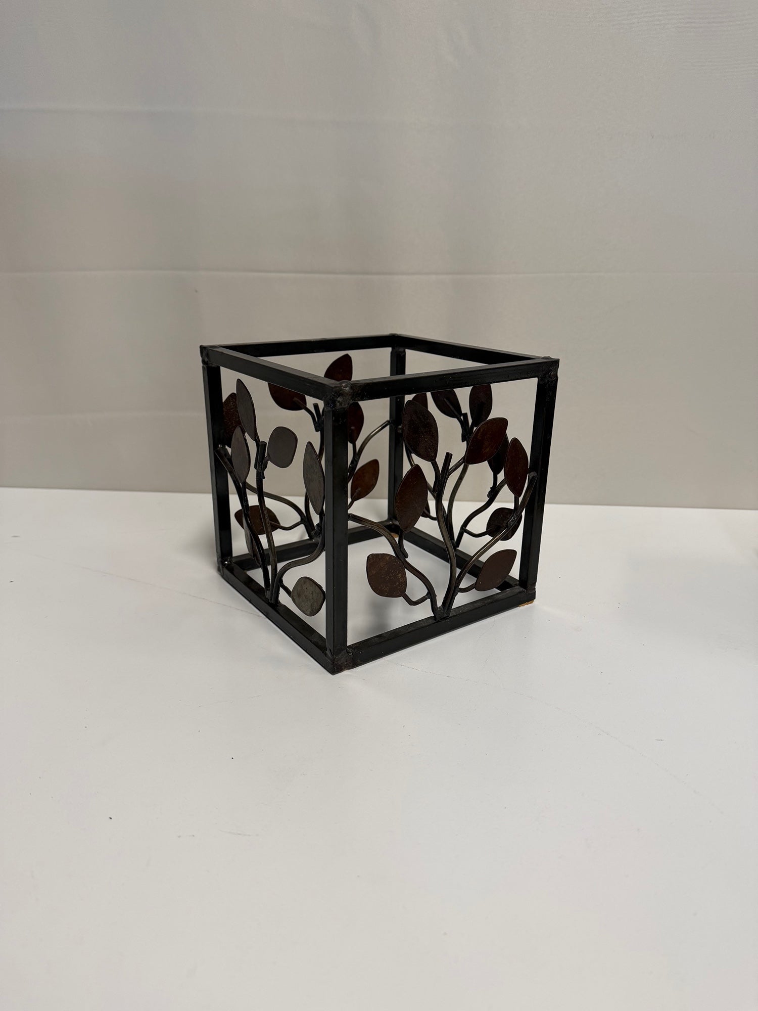 Rustic Metal Leaf Motif Decorative Cube Holder