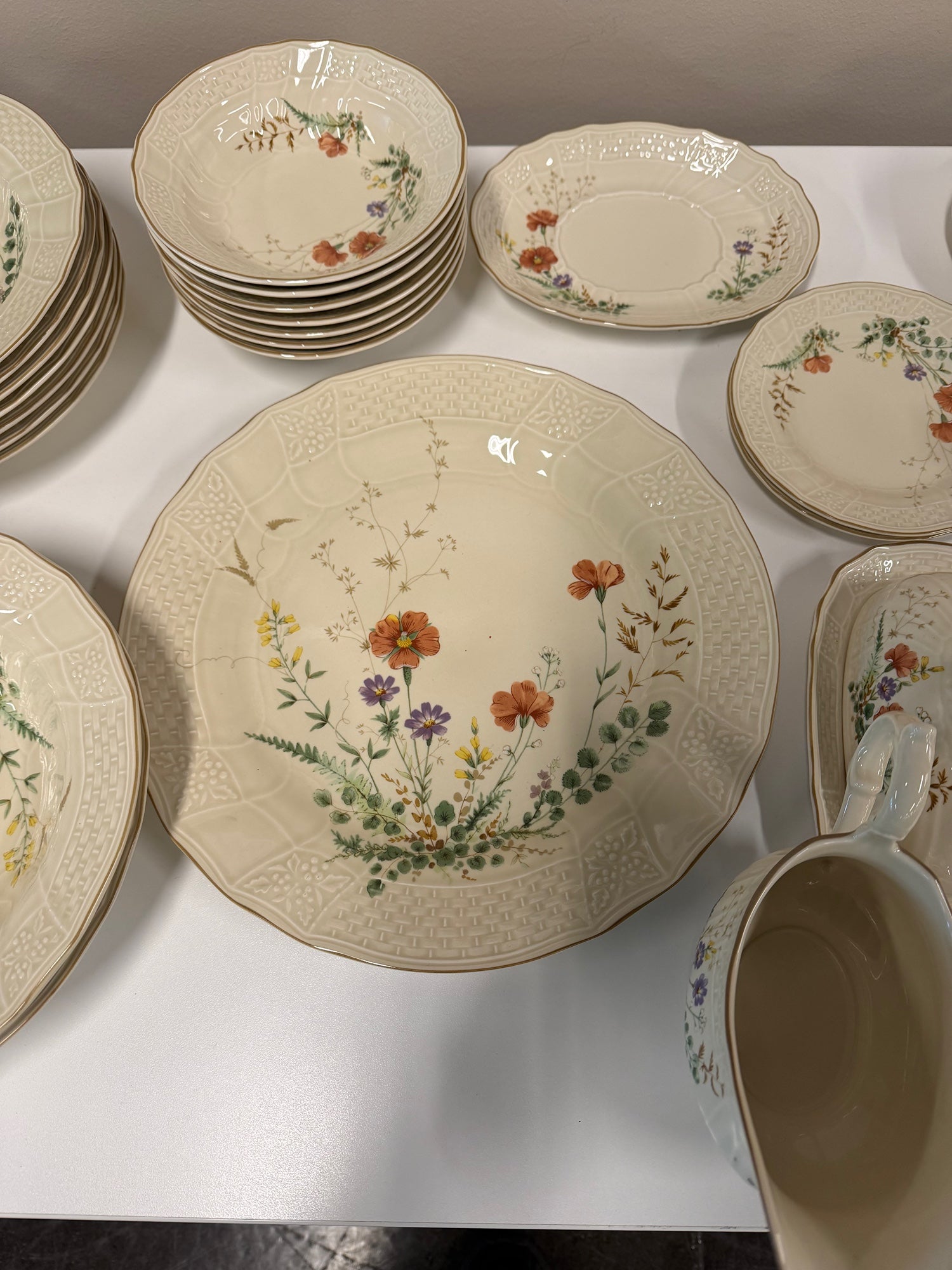 Mikasa Fine Ivory Margaux (D1006) 66-Piece Floral Dinnerware Set