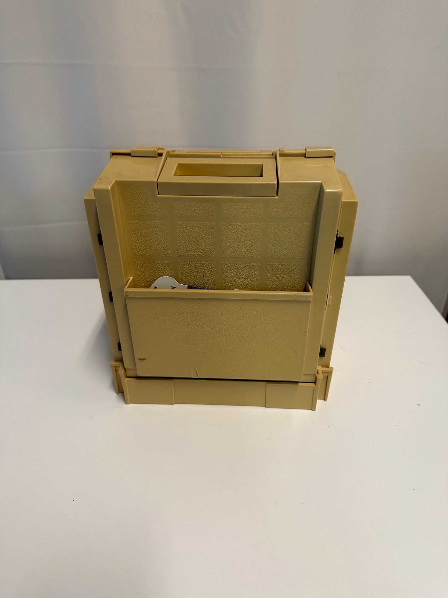 Vintage WORLD WIDE MEDIA Expanding Sewing Box Kit