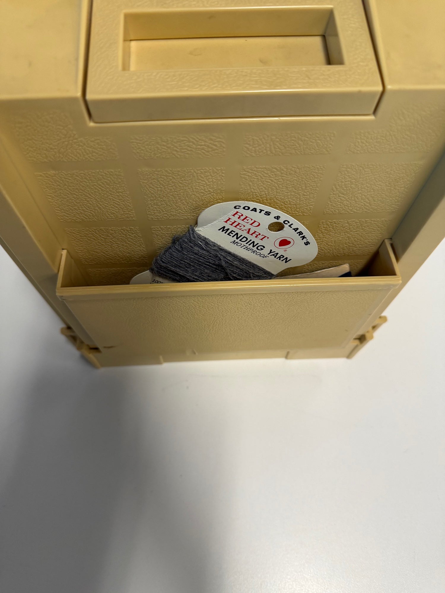 Vintage WORLD WIDE MEDIA Expanding Sewing Box Kit