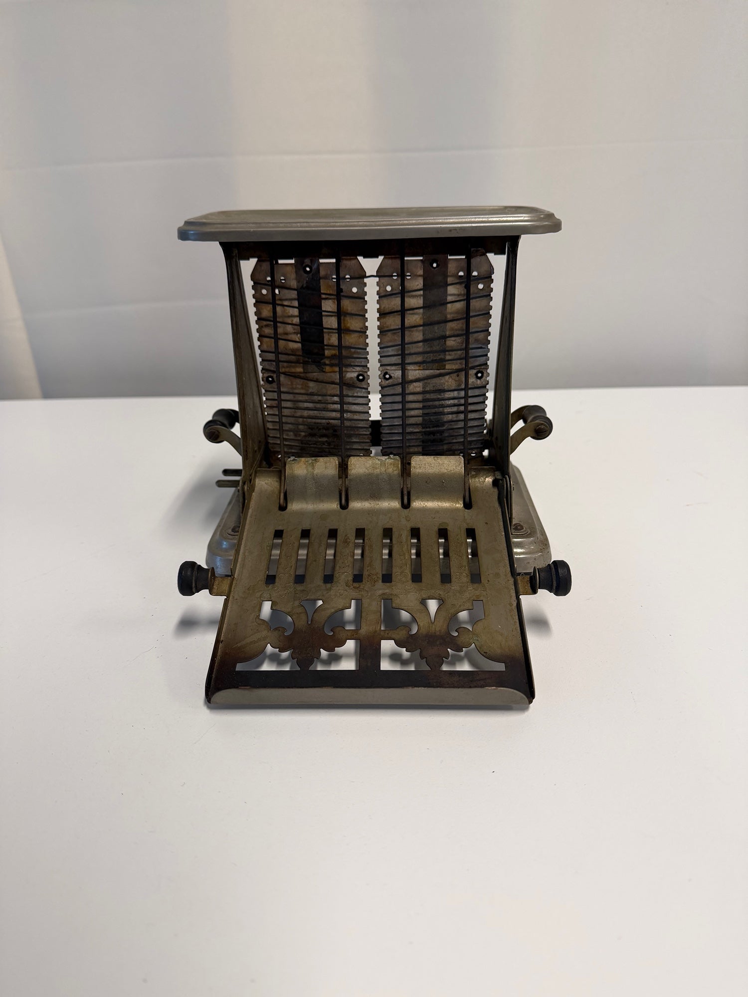 Antique 1920s Universal 'Turn Easy' Flip Toaster