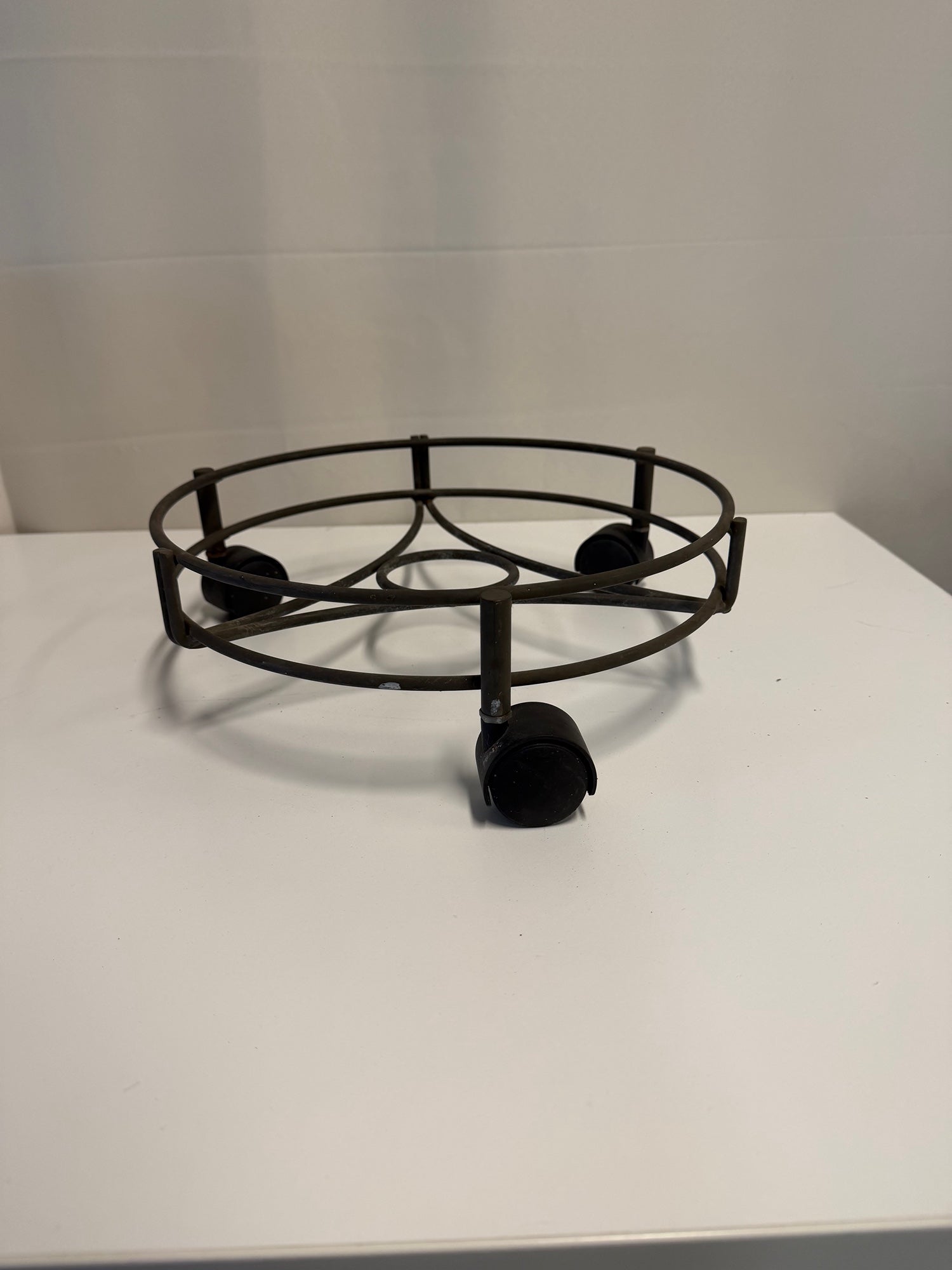 Circular Metal Rolling Plant Caddy with Casters