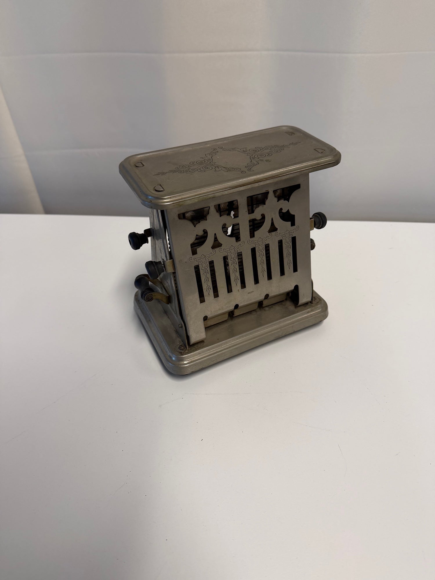 Antique 1920s Universal 'Turn Easy' Flip Toaster