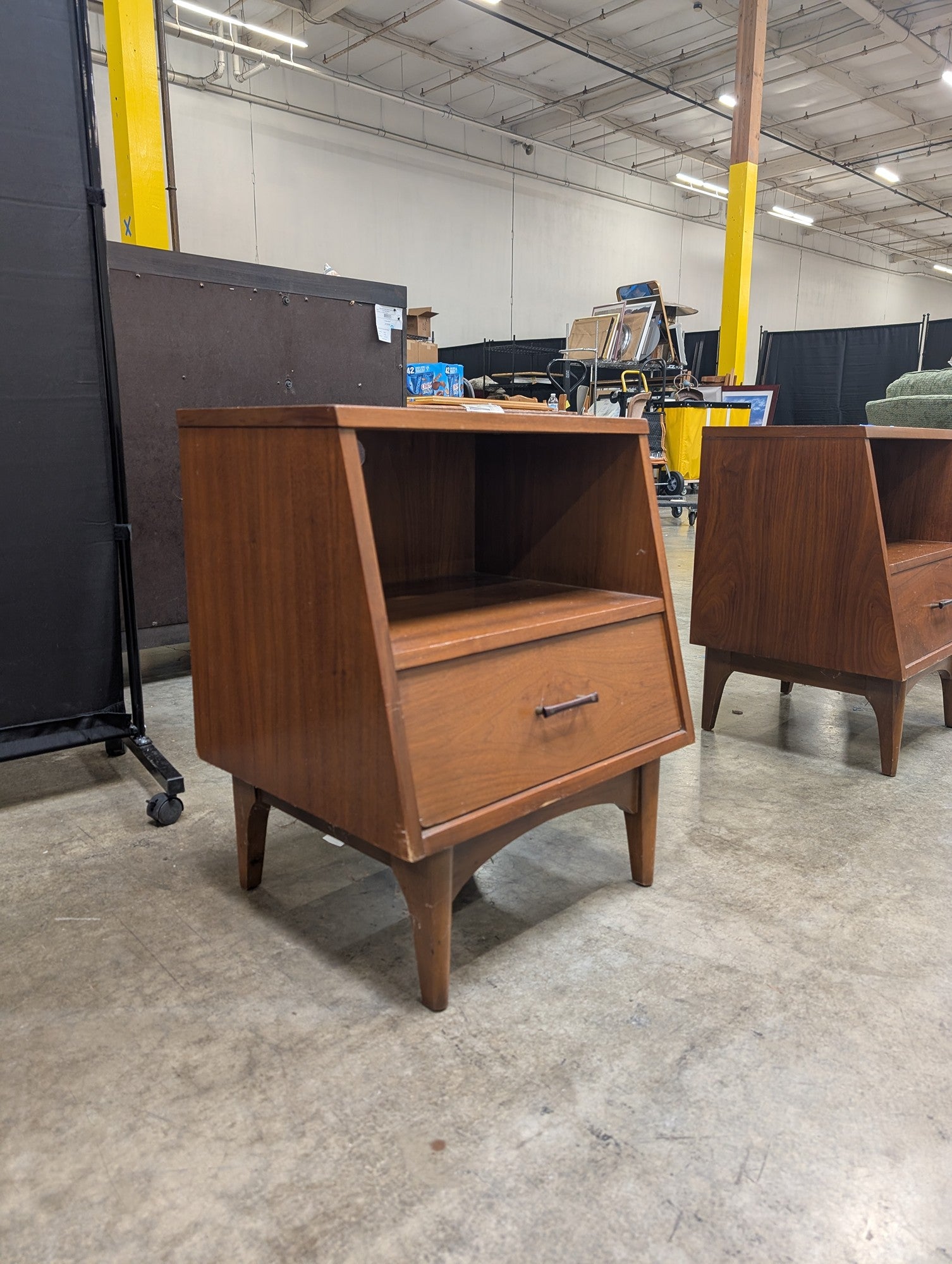 Kroehler Walnut Mid-Century Nightstand with Drawer