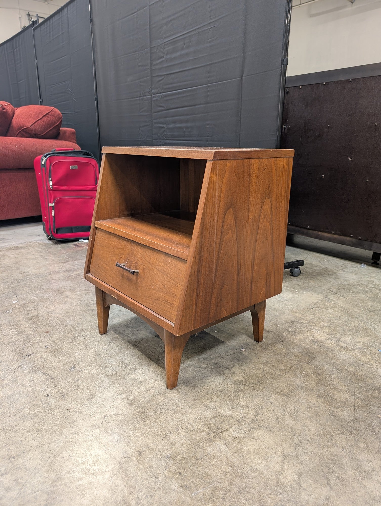 Kroehler Walnut Mid-Century Nightstand with Drawer