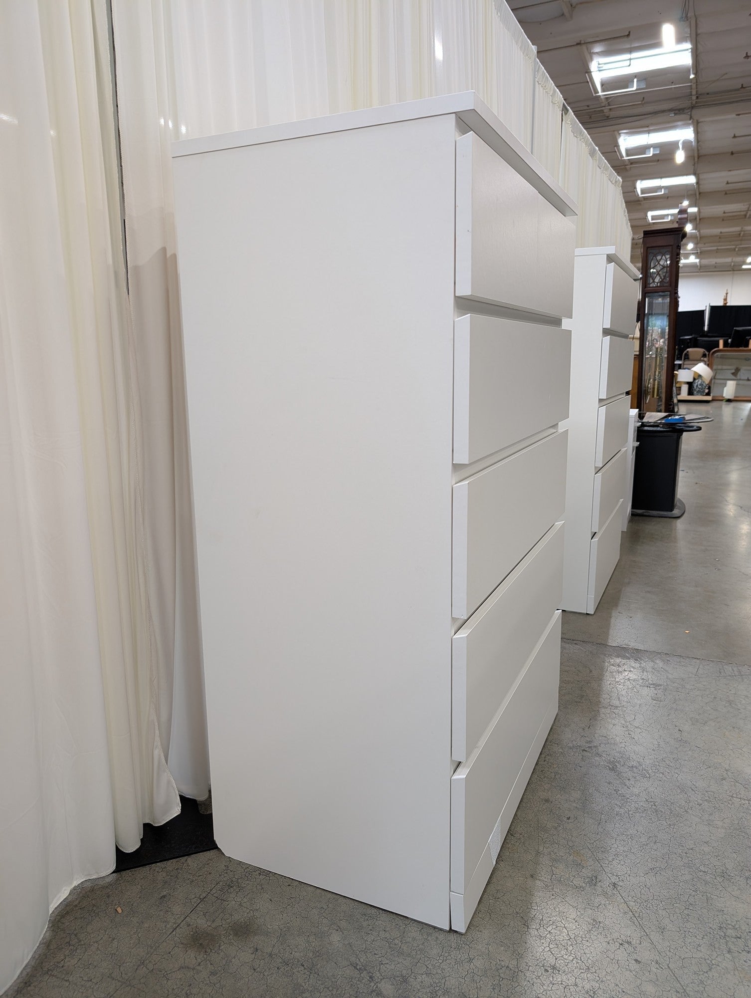 Minimalist White Six-Drawer Dresser