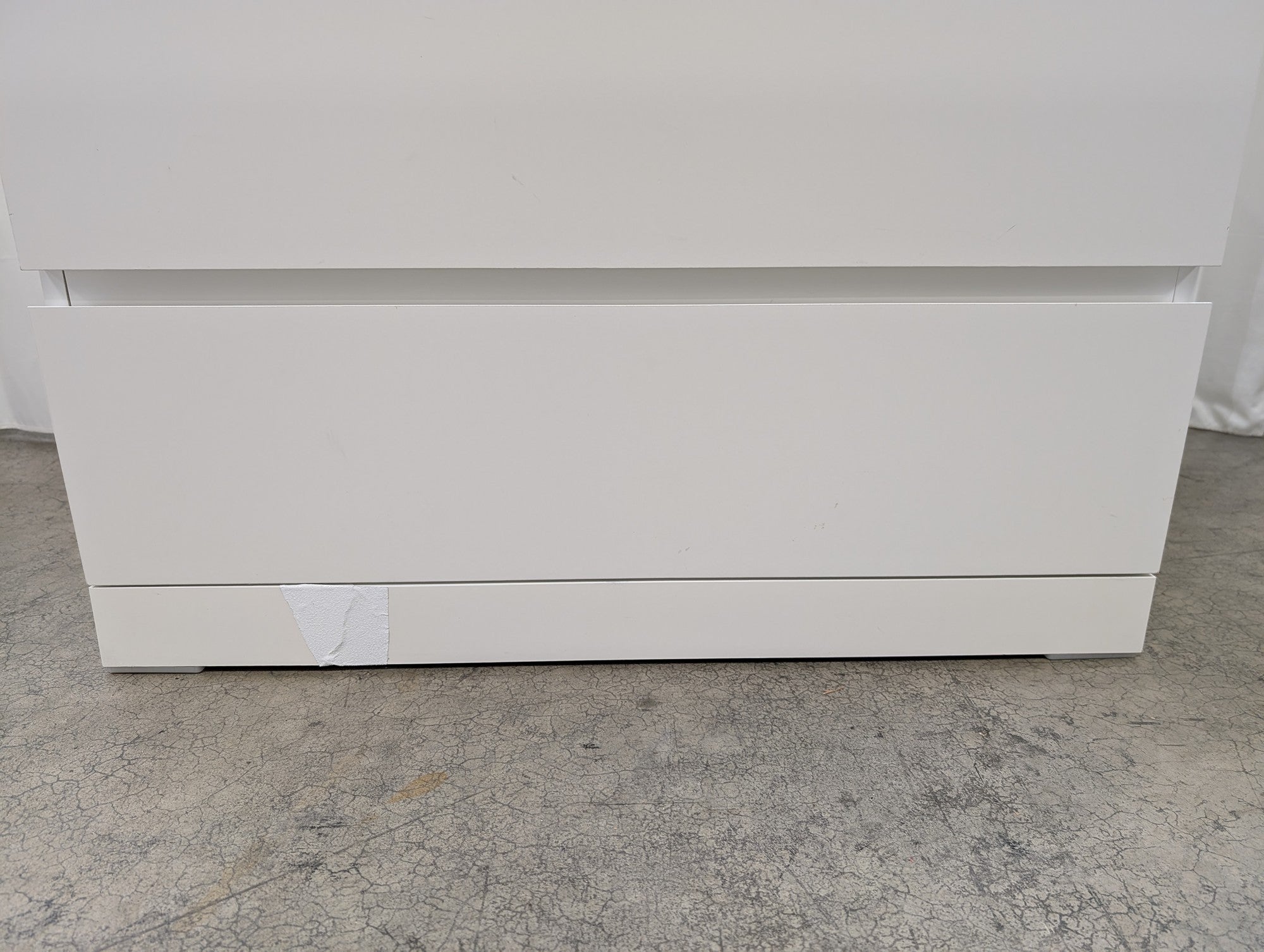 Minimalist White Six-Drawer Dresser