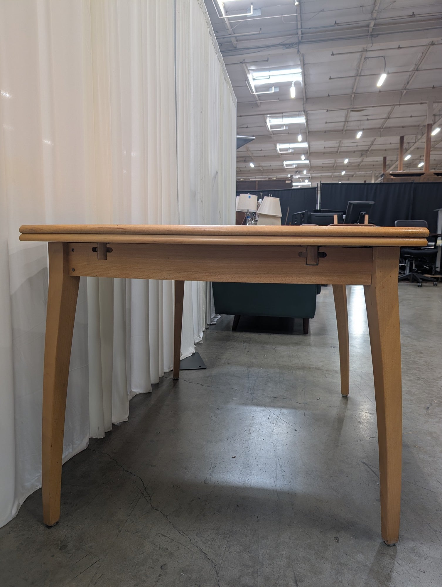 Scandinavian Style Extendable Dining Table in Light Wood