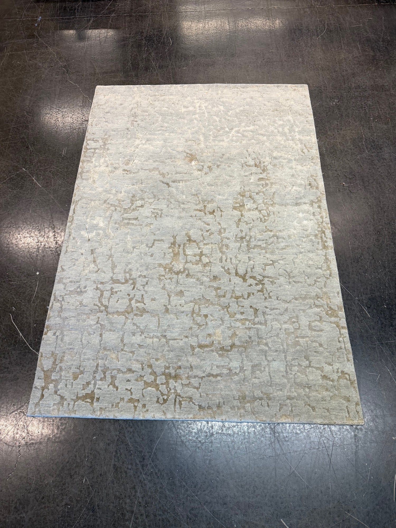 Soft Textured Grey Abstract Pattern 6 x 9 Area Rug