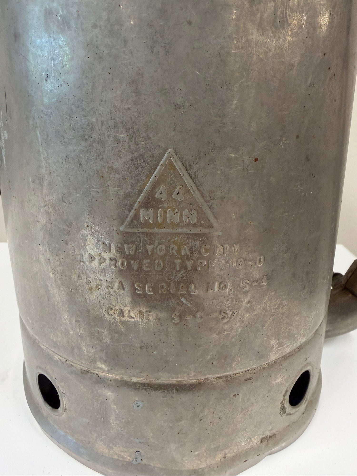 SWINGSPOUT Vintage One Gallon Metal Liquid Dispenser Watering Can
