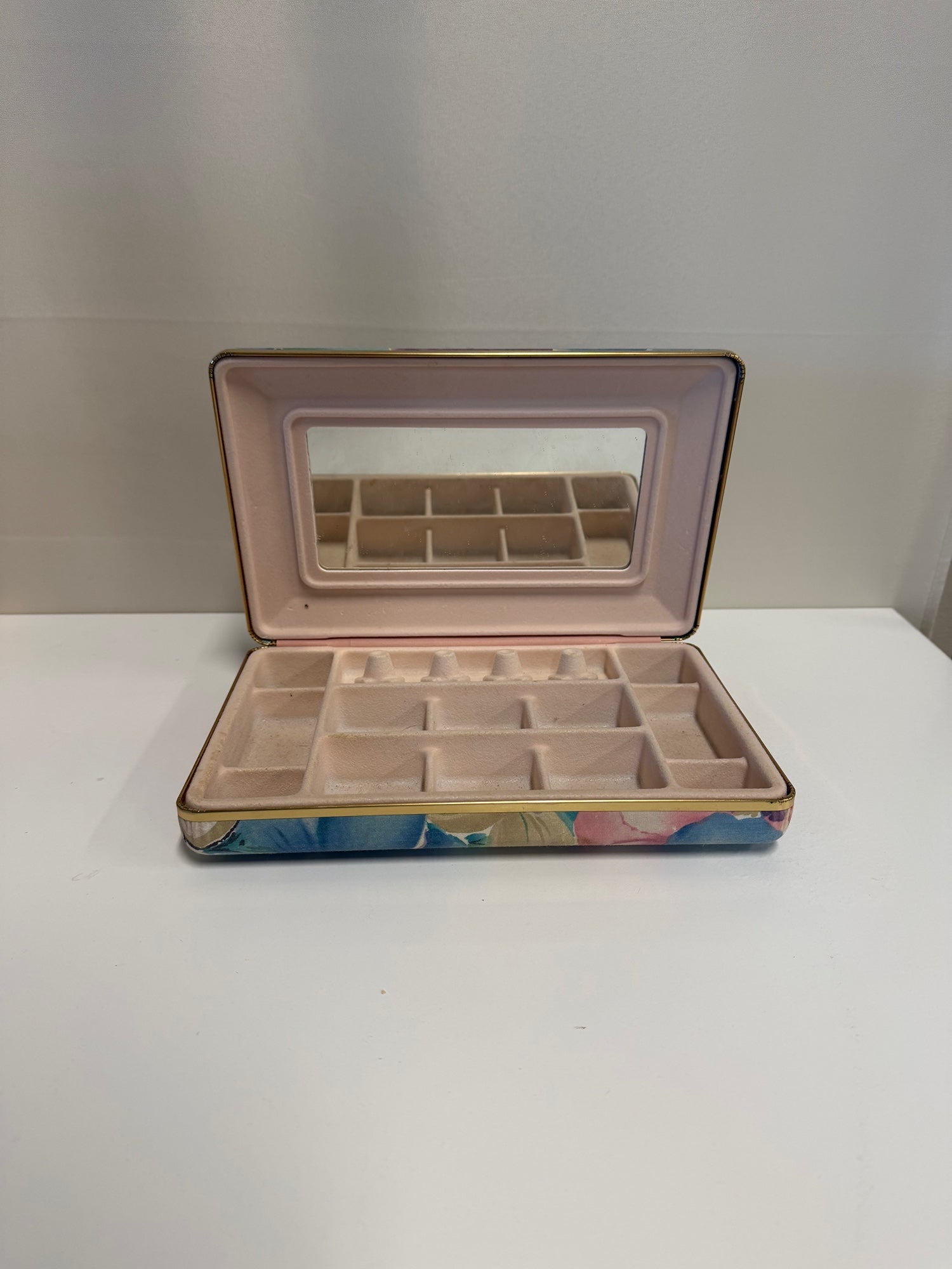 Vintage-Inspired Floral Fabric Jewelry Box with Mirror