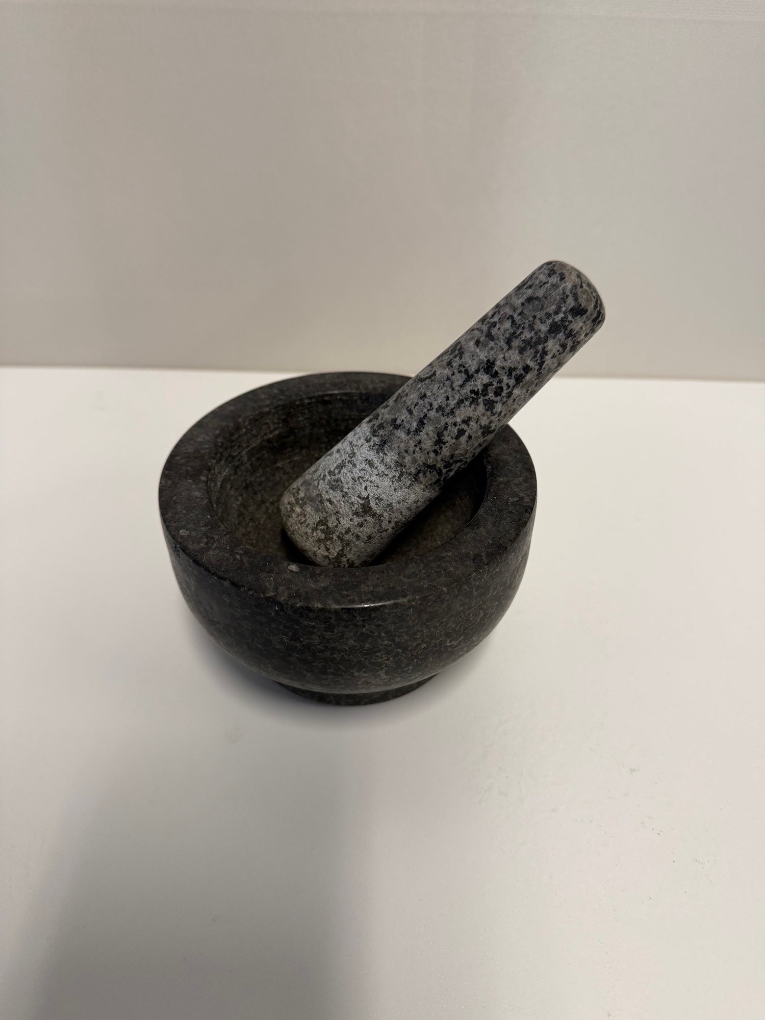 Cole & Mason Sturdy Granite Mortar and Pestle Set for Kitchen Use