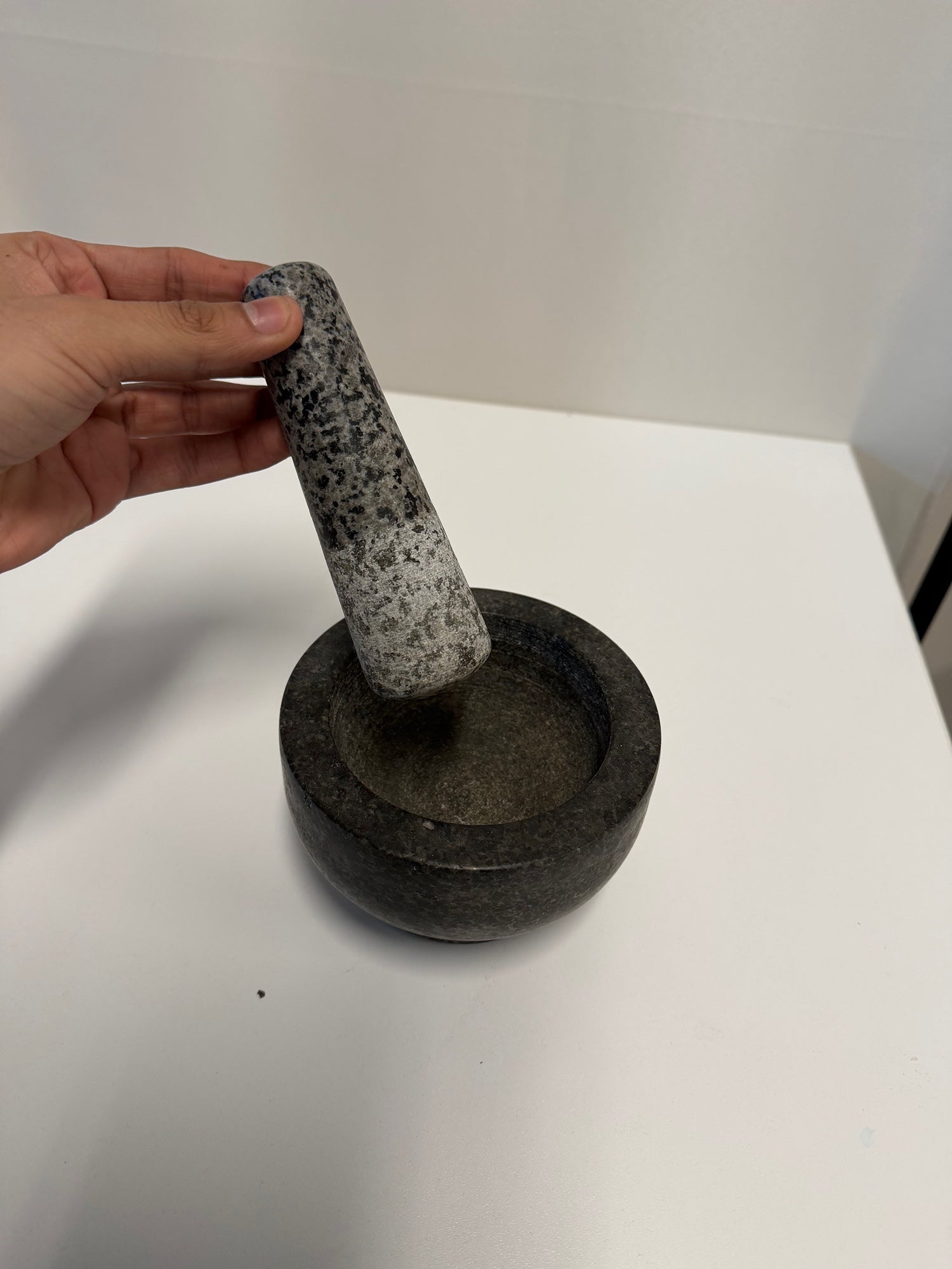 Cole & Mason Sturdy Granite Mortar and Pestle Set for Kitchen Use