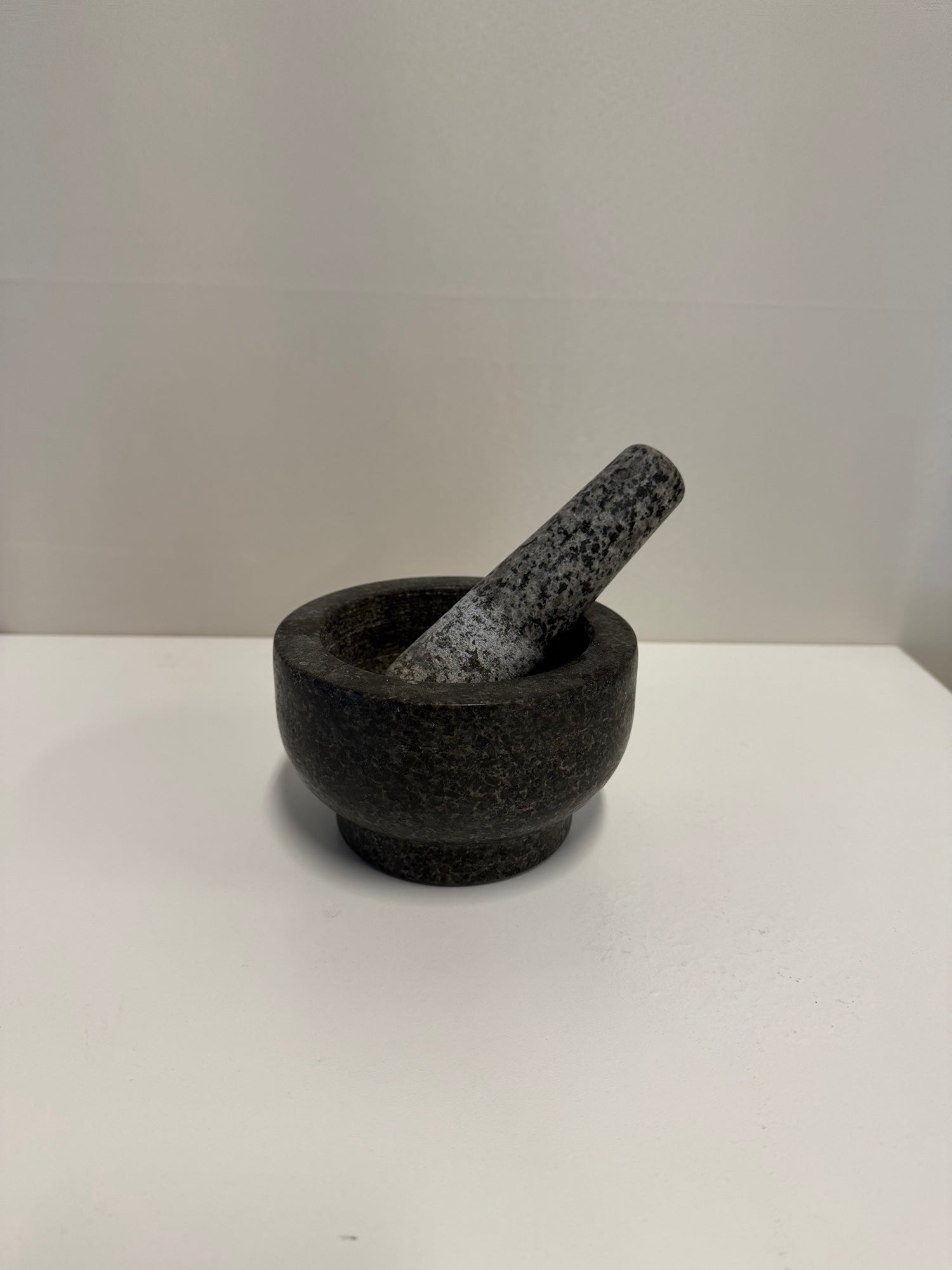 Cole & Mason Sturdy Granite Mortar and Pestle Set for Kitchen Use