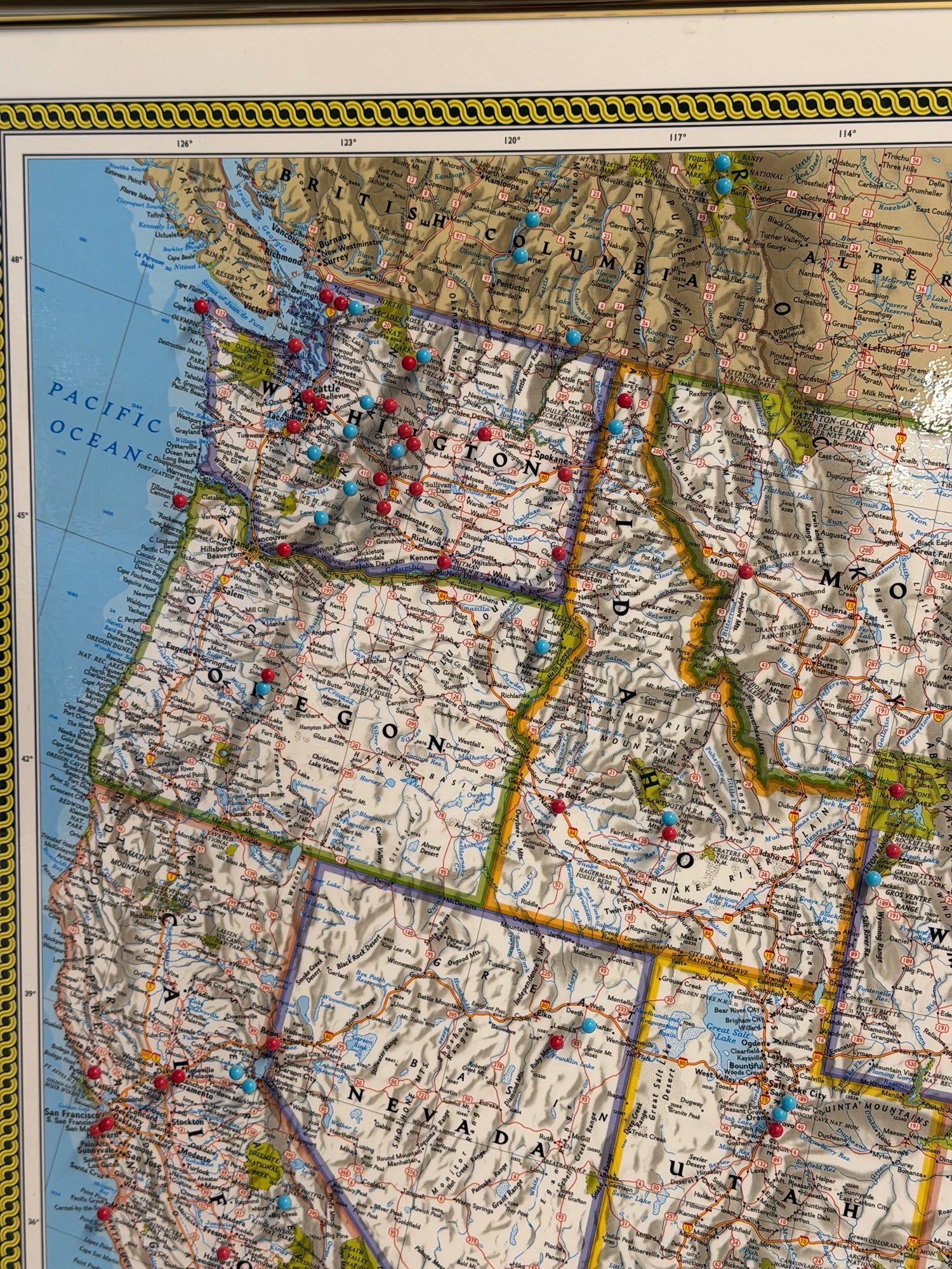 National Geographic Classic United States Map with Travel Pins