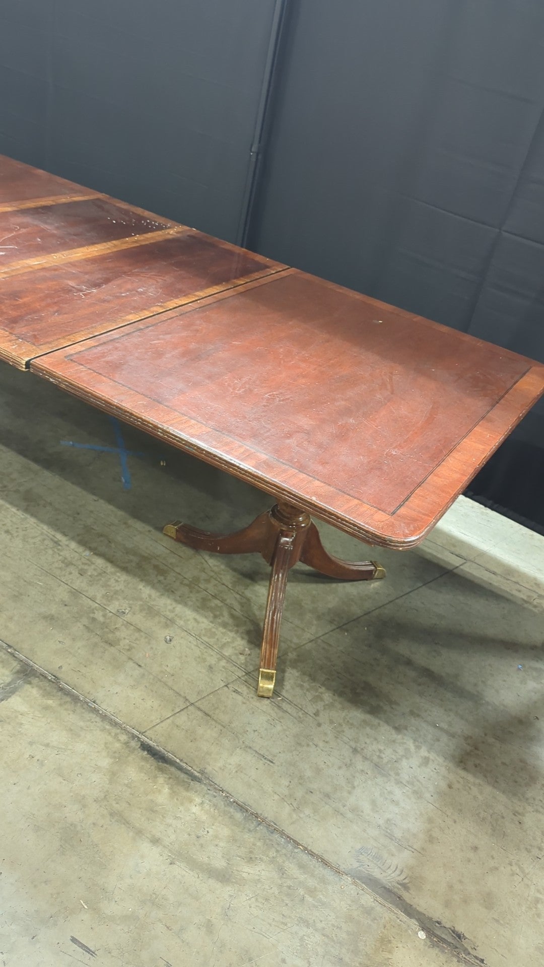 Traditional Pedestal Base Wood Dining Table