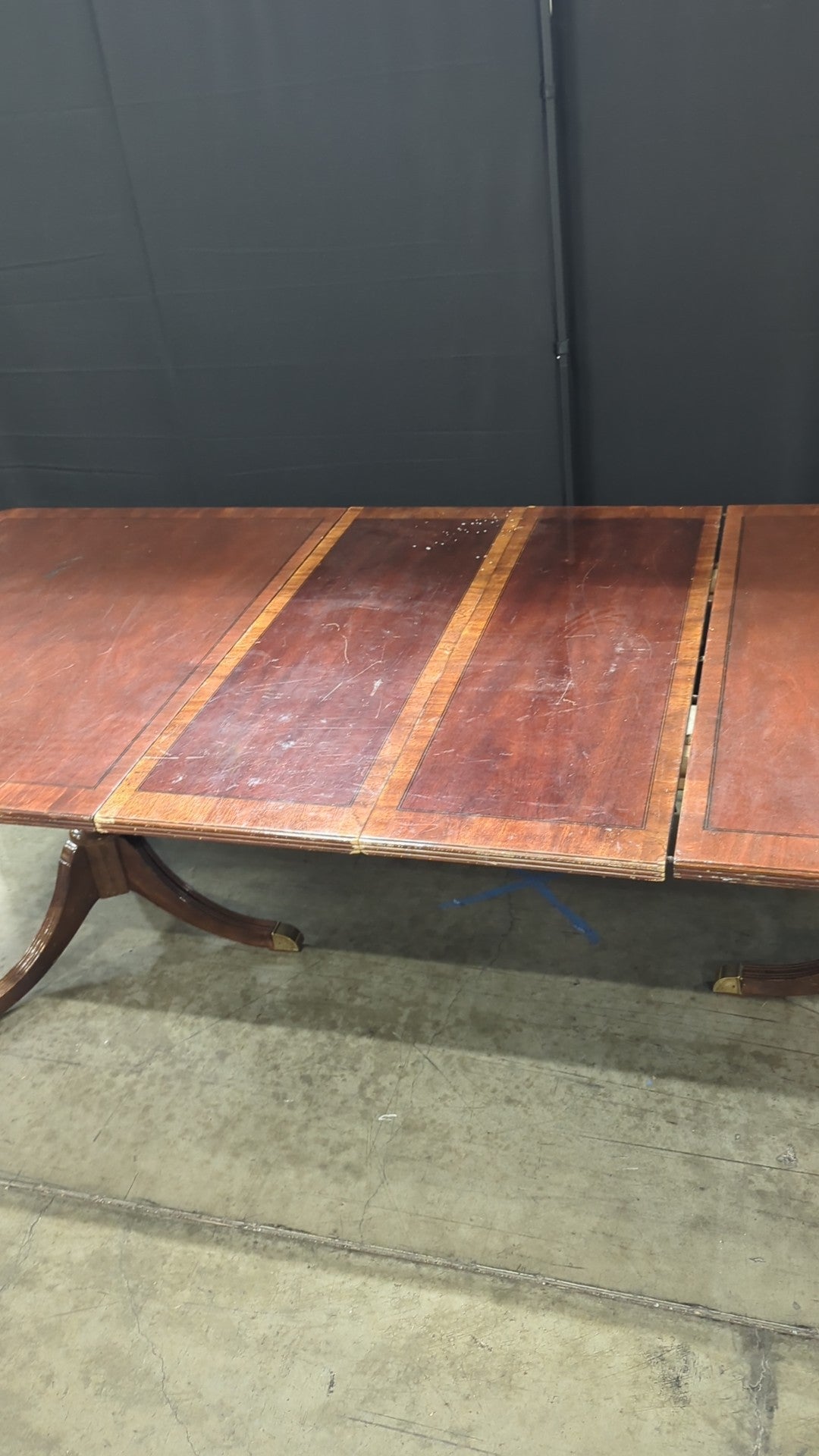 Traditional Pedestal Base Wood Dining Table