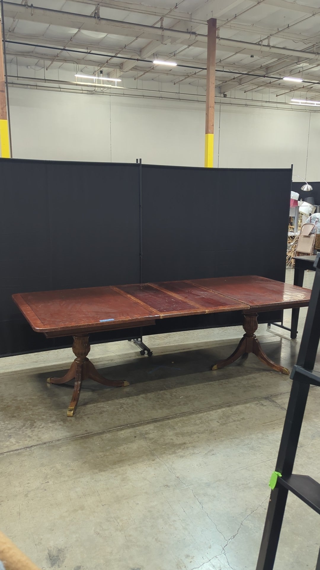 Traditional Pedestal Base Wood Dining Table