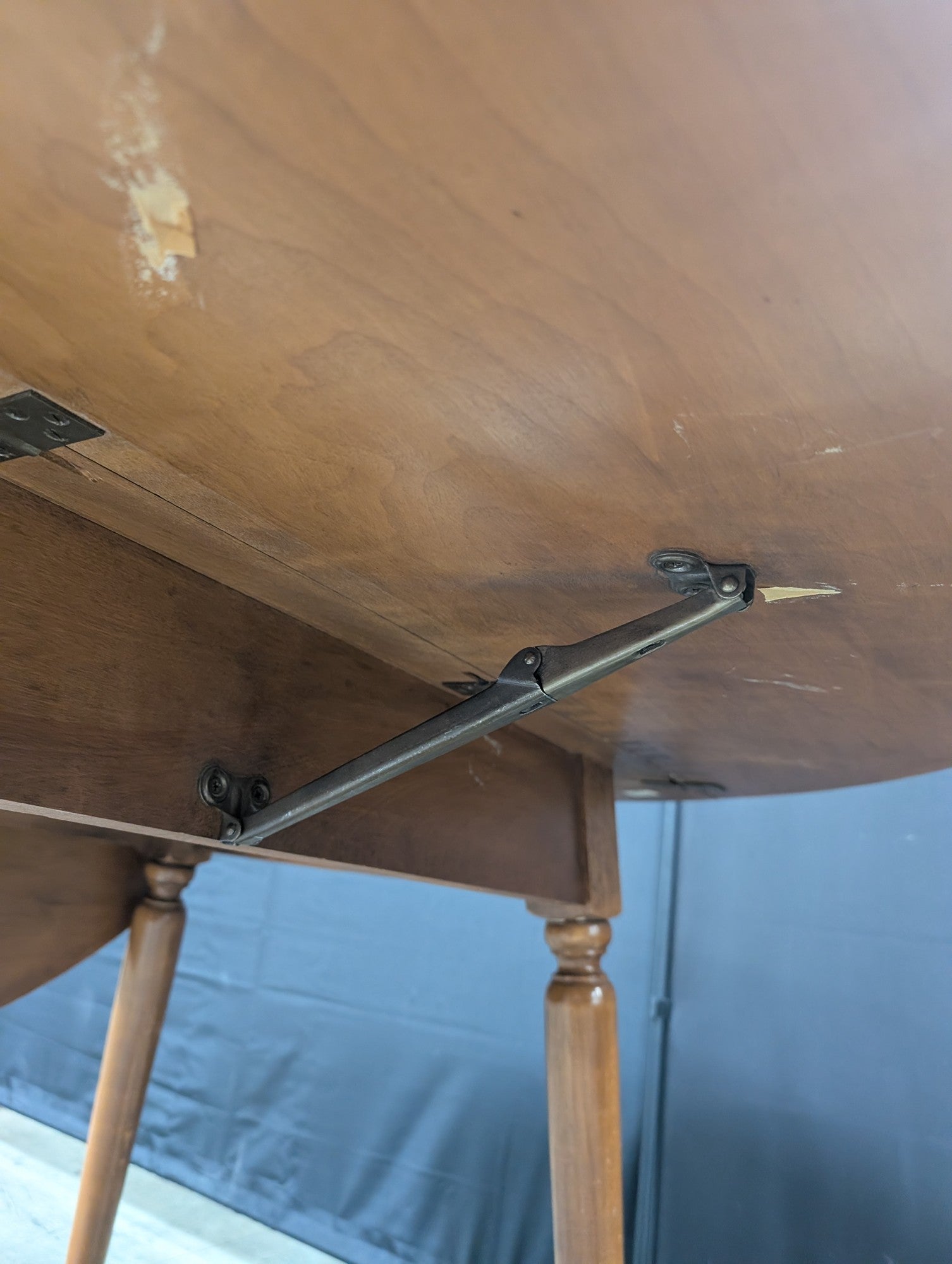 Honey Tone Drop-Leaf Dining Table in Wood