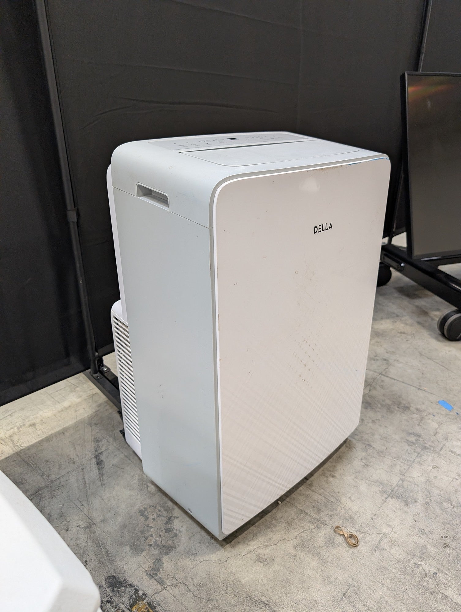 DELLA White Portable Air Conditioner with 8000 BTU Cooling
