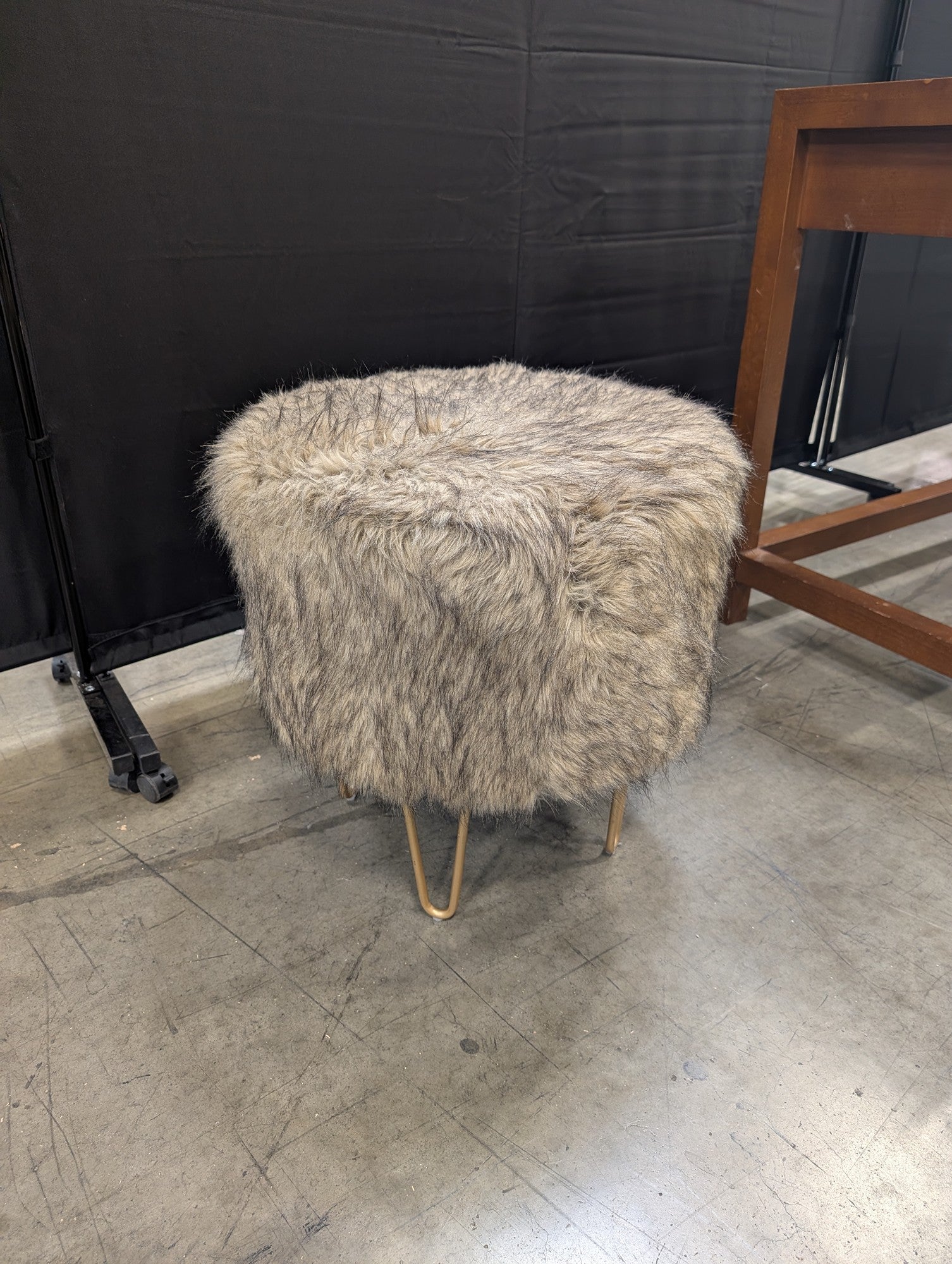 E&E CO. LTD Faux Fur Cube Ottoman
