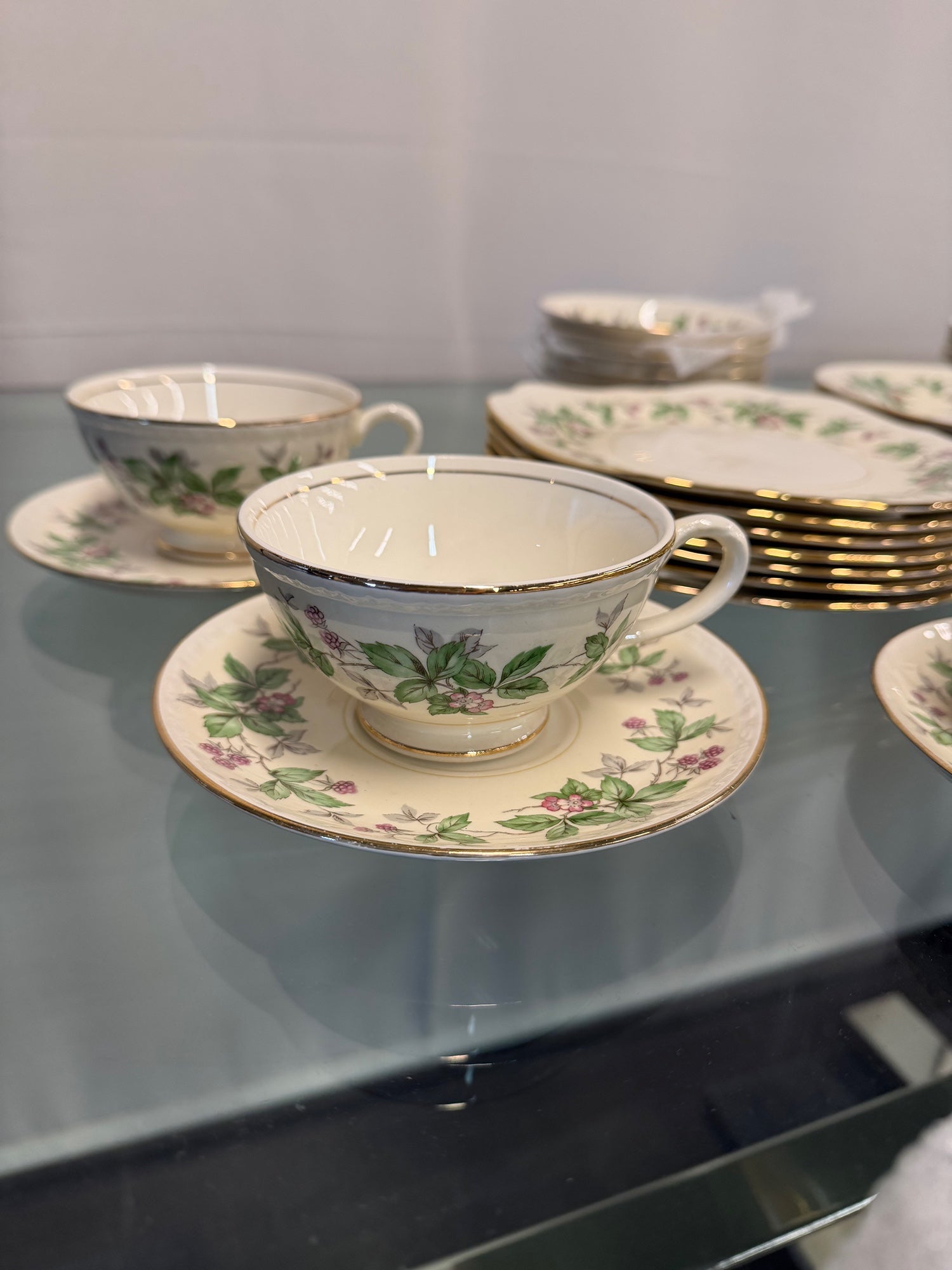 Homer Laughlin Eggshell China Georgian 43-Piece "Greenbriar" Dinnerware Set in Cream Porcelain