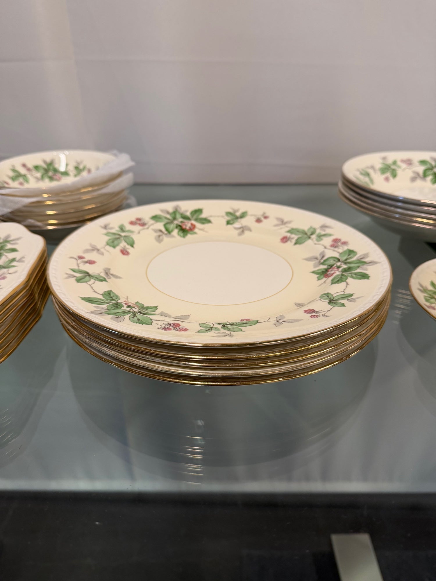 Homer Laughlin Eggshell China Georgian 43-Piece "Greenbriar" Dinnerware Set in Cream Porcelain