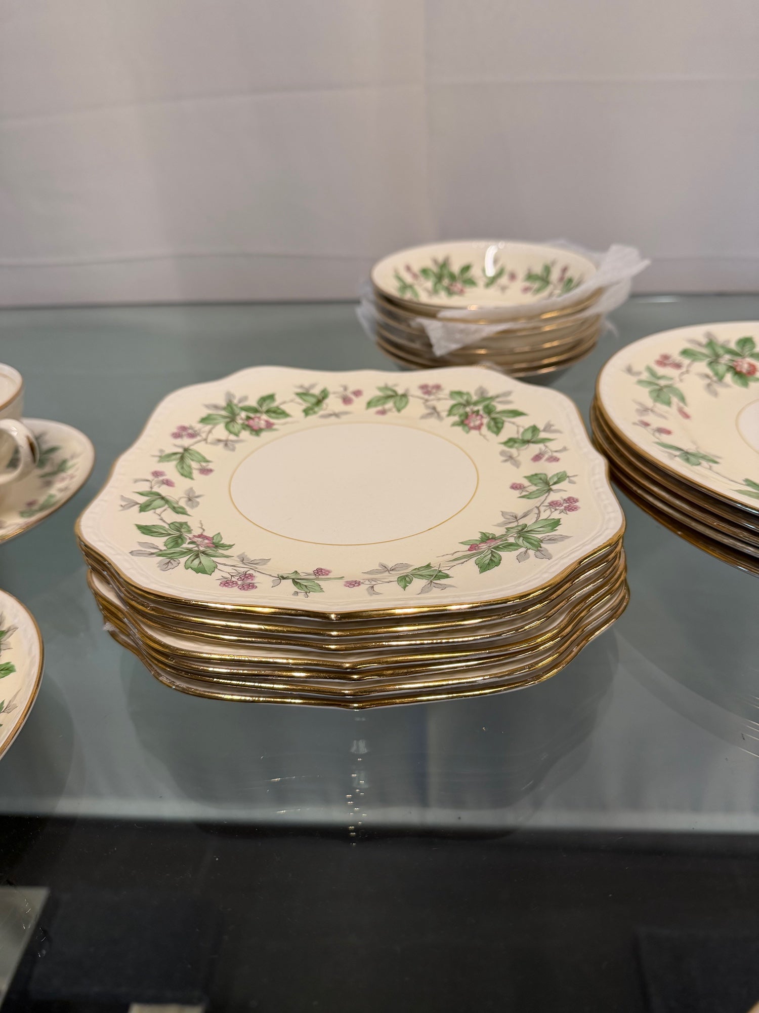 Homer Laughlin Eggshell China Georgian 43-Piece "Greenbriar" Dinnerware Set in Cream Porcelain
