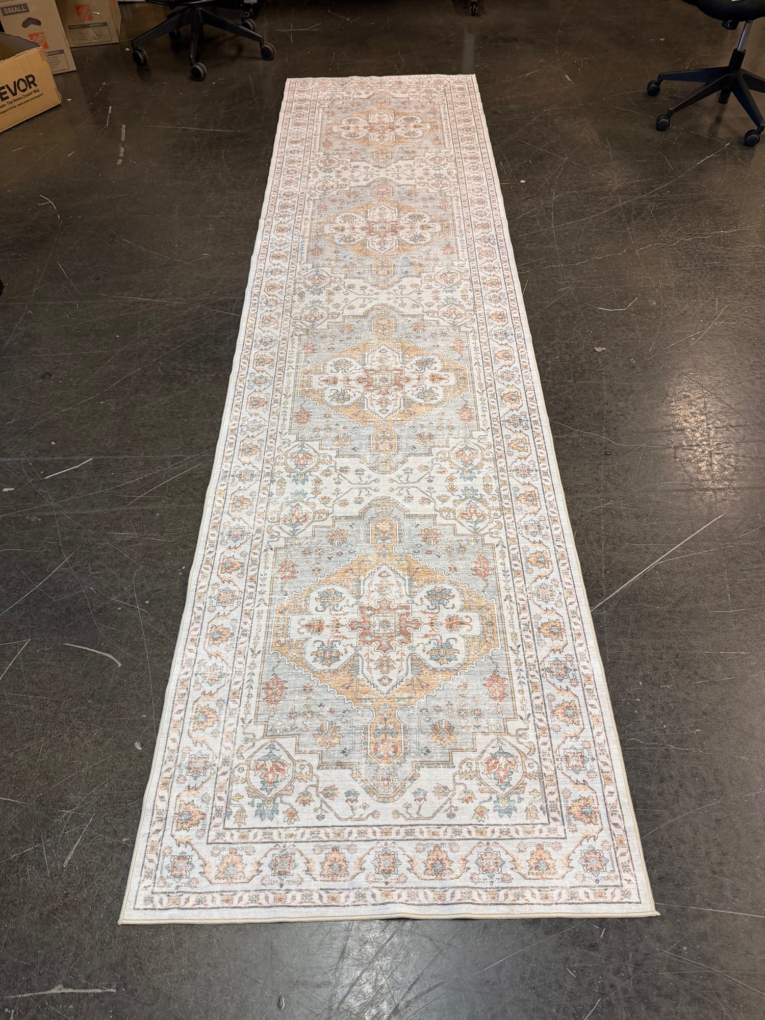 Distressed Traditional Pattern Runner Rug in Light Grey
