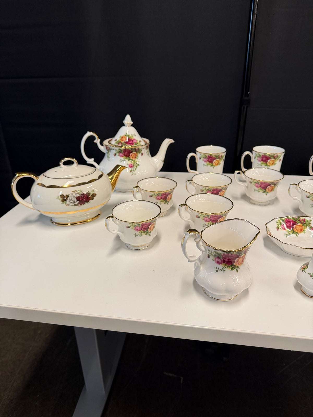 Vintage Royal Albert Old Country Roses Bone China 8-Person Dinnerware Set | 70 Pieces | Made in England