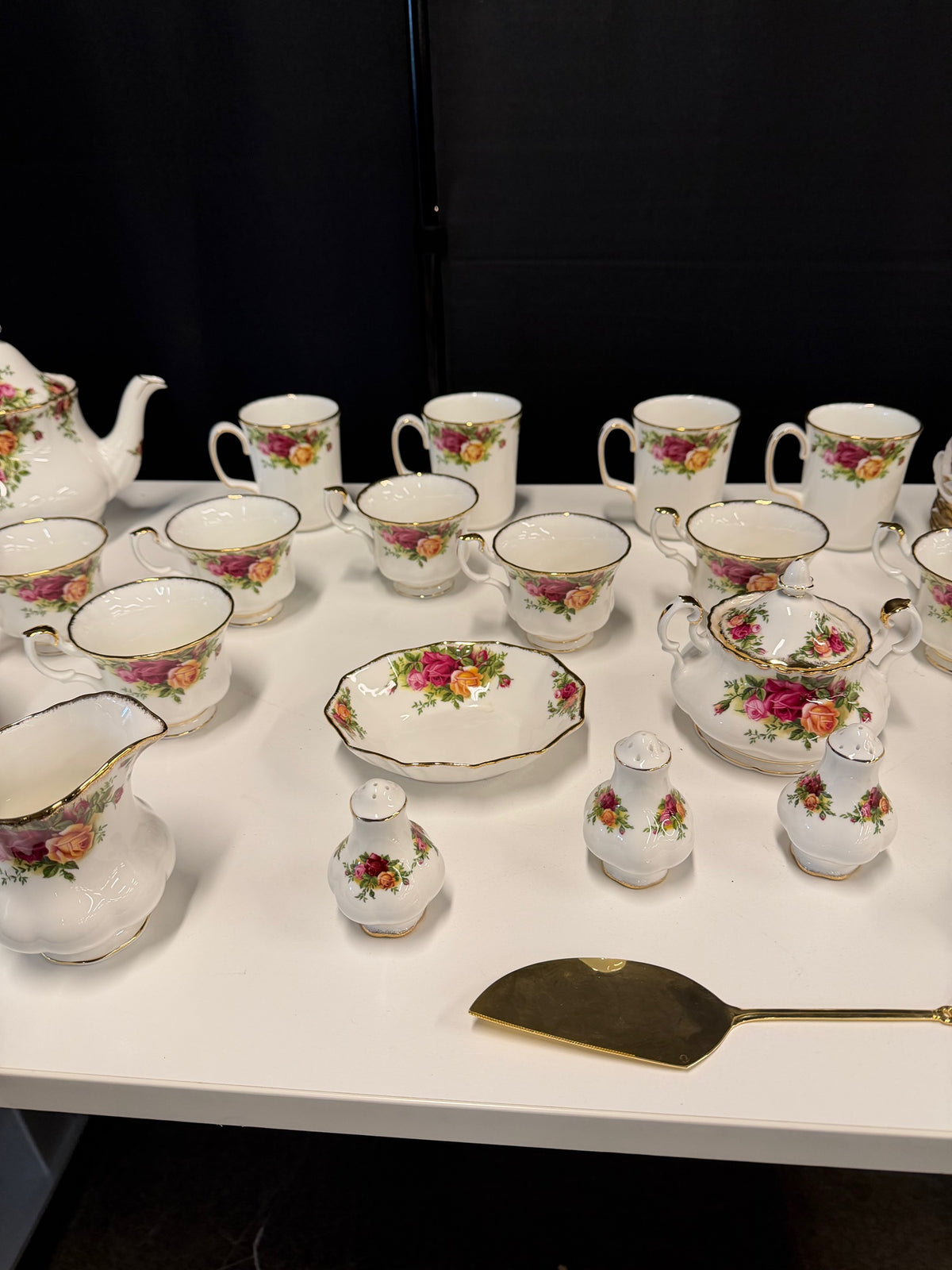 Vintage Royal Albert Old Country Roses Bone China 8-Person Dinnerware Set | 70 Pieces | Made in England