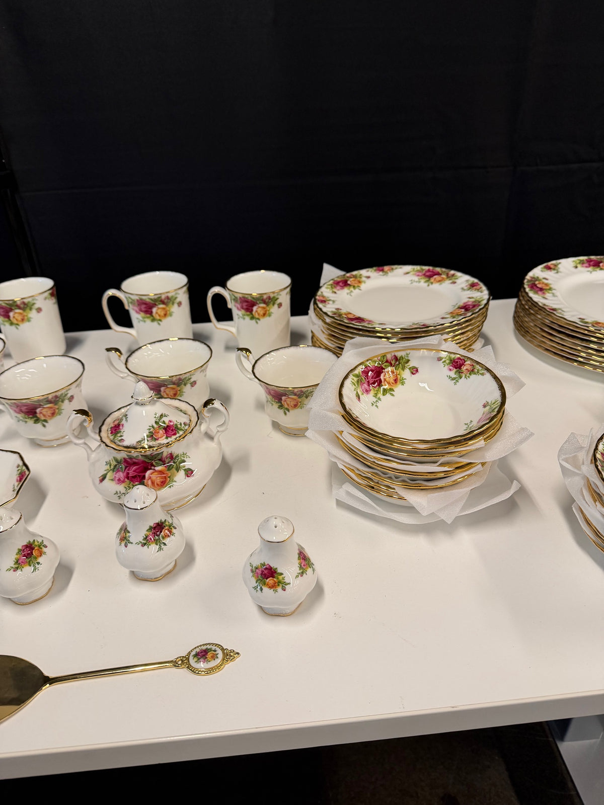 Vintage Royal Albert Old Country Roses Bone China 8-Person Dinnerware Set | 70 Pieces | Made in England