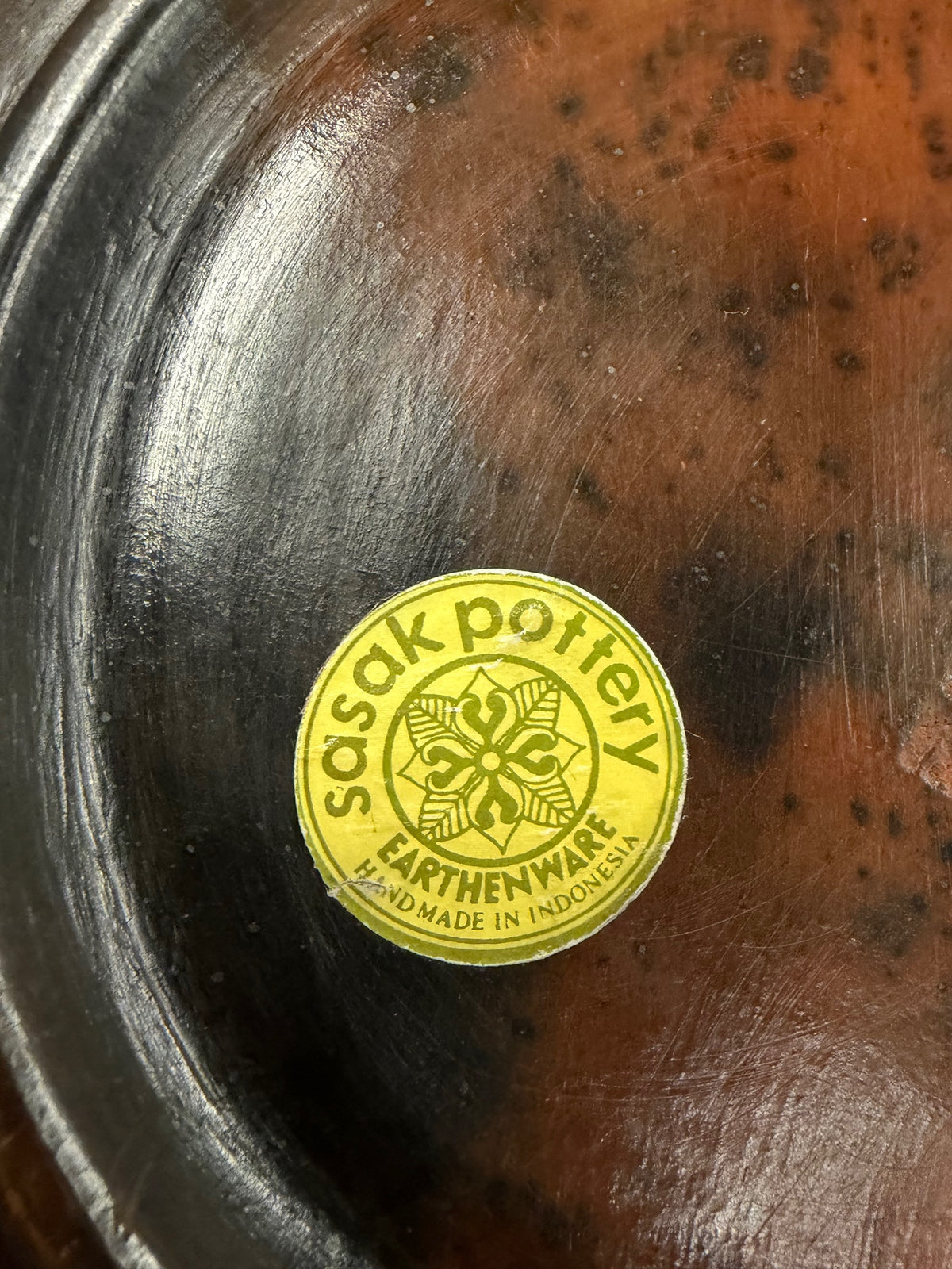 Sasak Pottery Hand-Made Decorative Plate in Earthenware