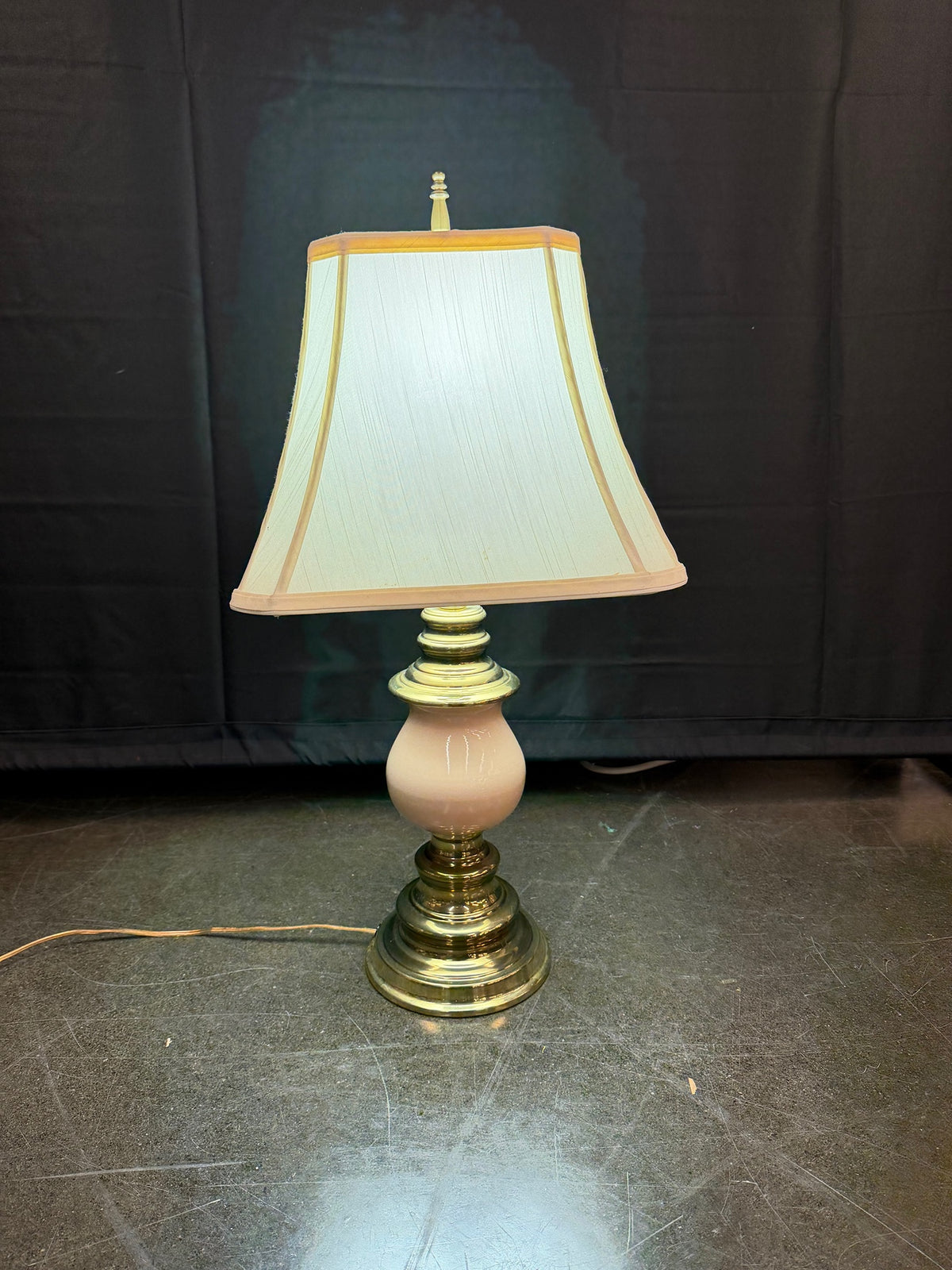 Traditional Brass and Pink Ceramic Table Lamp