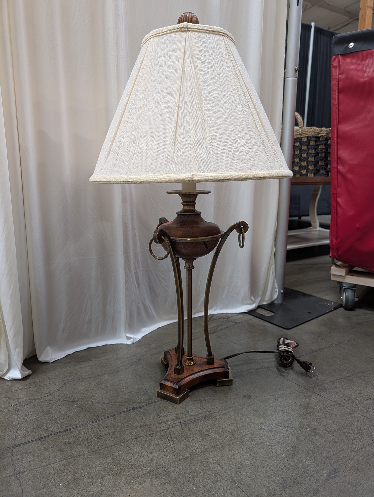 Traditional Brass and Wood Table Lamp