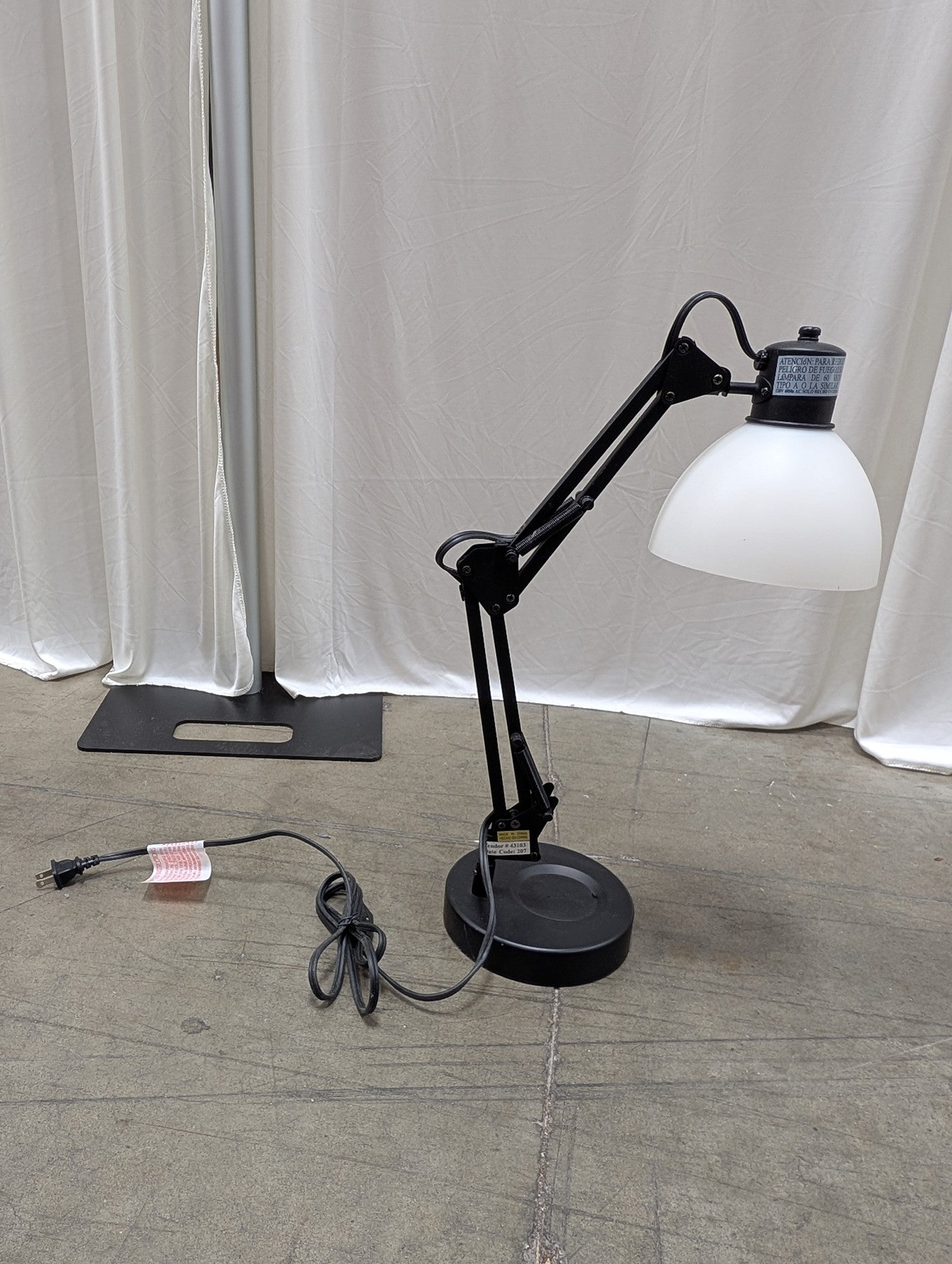 Black Metal Desk Lamp with Frosted Shade