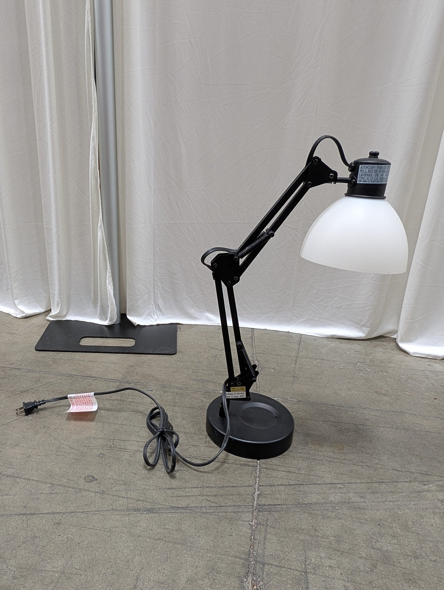 Black Metal Desk Lamp with Frosted Shade